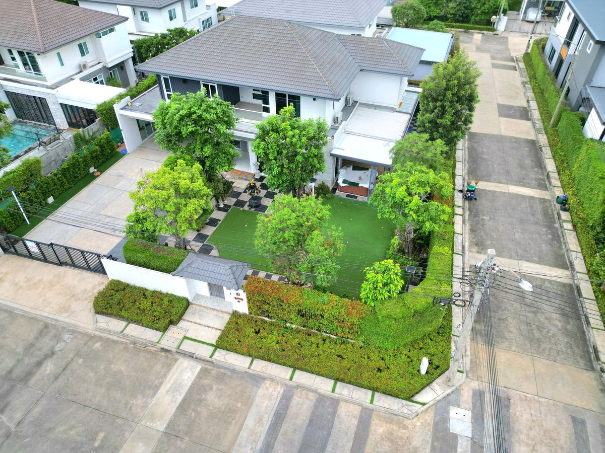 For SaleHouseNawamin, Ramindra : The newest house in the project, ready to move in, Manthana Lake Watcharapol Sai Mai, Sukhapiban 5, can enter and exit in 2 ways.