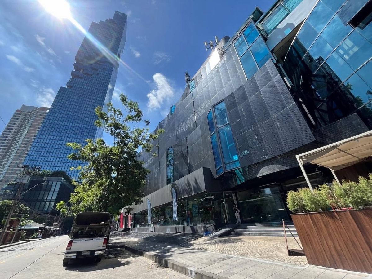 For RentShowroomSathorn, Narathiwat : ⭐ ⭐ ⭐ ⭐ ⭐Exclusive 5-Star Space — Reservations Now Open! Rent Commercial Space at MAHANAKHON CENTER (Available January 2027) : 350m from BTS Chong Nonsi
🔥Ground Floor Glass Unit — 510 sqm
🔑Perfect for a restaurant business.