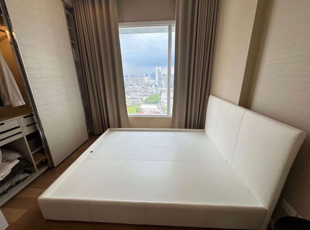 For SaleCondoLadprao, Central Ladprao : Urgent sale 🔥 The Saint Residences 🔥 Fully furnished and equipped, near MRT Phahon Yothin