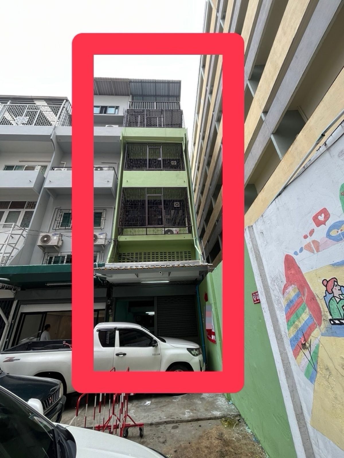For RentShop HouseAri,Anusaowaree : Shophouse for rent, commercial building, Ari, Phahon Yothin, BTS Saphan Khwai, 600 meters, very cheap price, rent for business, its worth it if managed well.