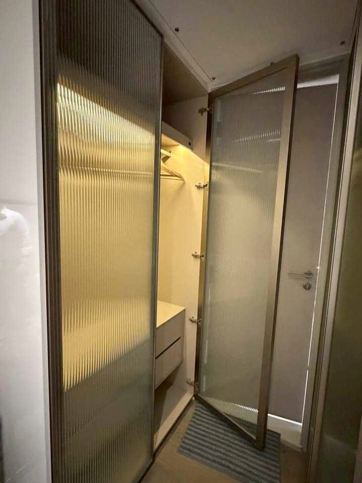 ให้เช่าคอนโดสุขุมวิท อโศก ทองหล่อ : ✨ GT16250 |  คอนโดหรูที่ Fynn Asoke เดินทางะดวก ใกล้รถไฟฟ้า มีรถรับส่ง ห้องแต่งสวย เฟอร์นิเจอร์ครบ พร้อมอยู่!!