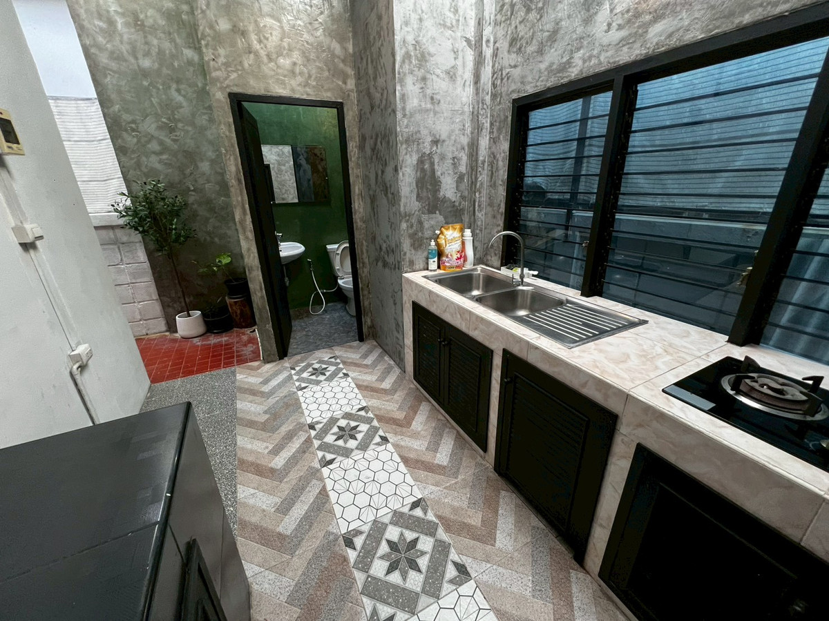 For RentHouseRattanathibet, Sanambinna : house, suitable for office use, pets allowed, Samakkee Road, near the BTS Skytrain, quiet, peaceful, and safe.