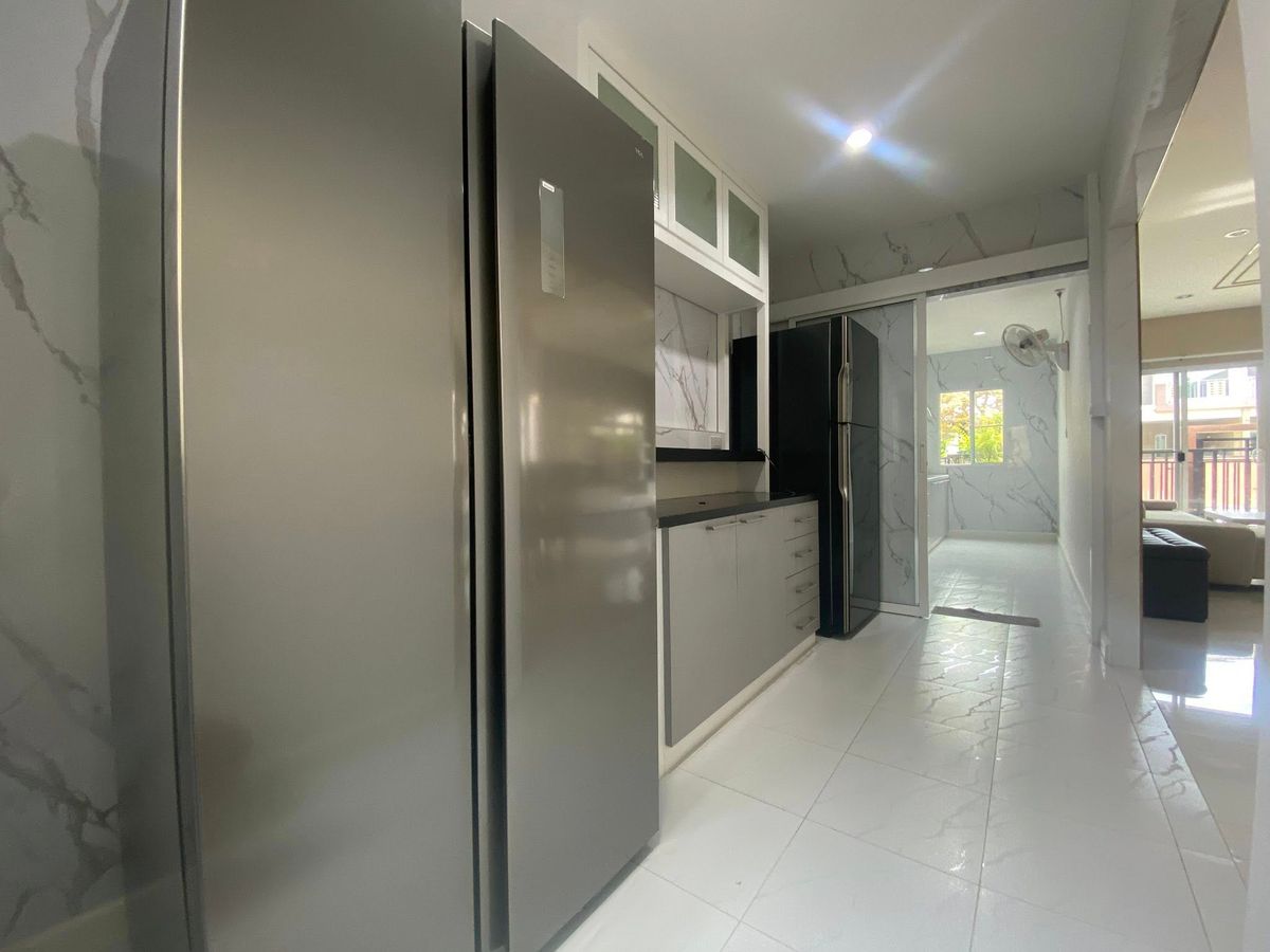 For RentHousePattanakan, Srinakarin : House for Rent – 5 Bedrooms, 5 Bathrooms Pattanakarn