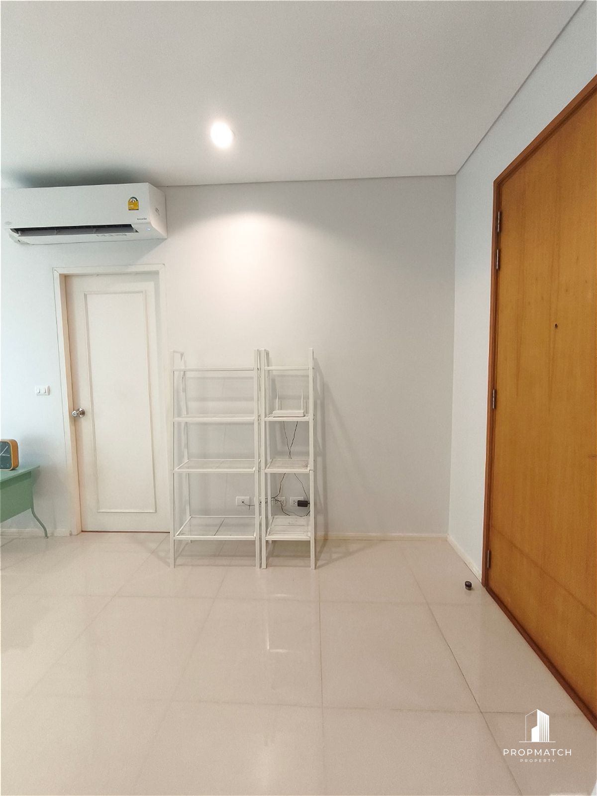 For SaleCondoRama9, Petchburi, RCA : ⚡️Cheapest in the building⚡️Villa asoke 1Bed 40 Sqm only 5,100,000, next to MRT Phetchaburi 0 meters, newly decorated room, ready for sale. Interested in making an appointment to see Putter 0928895628