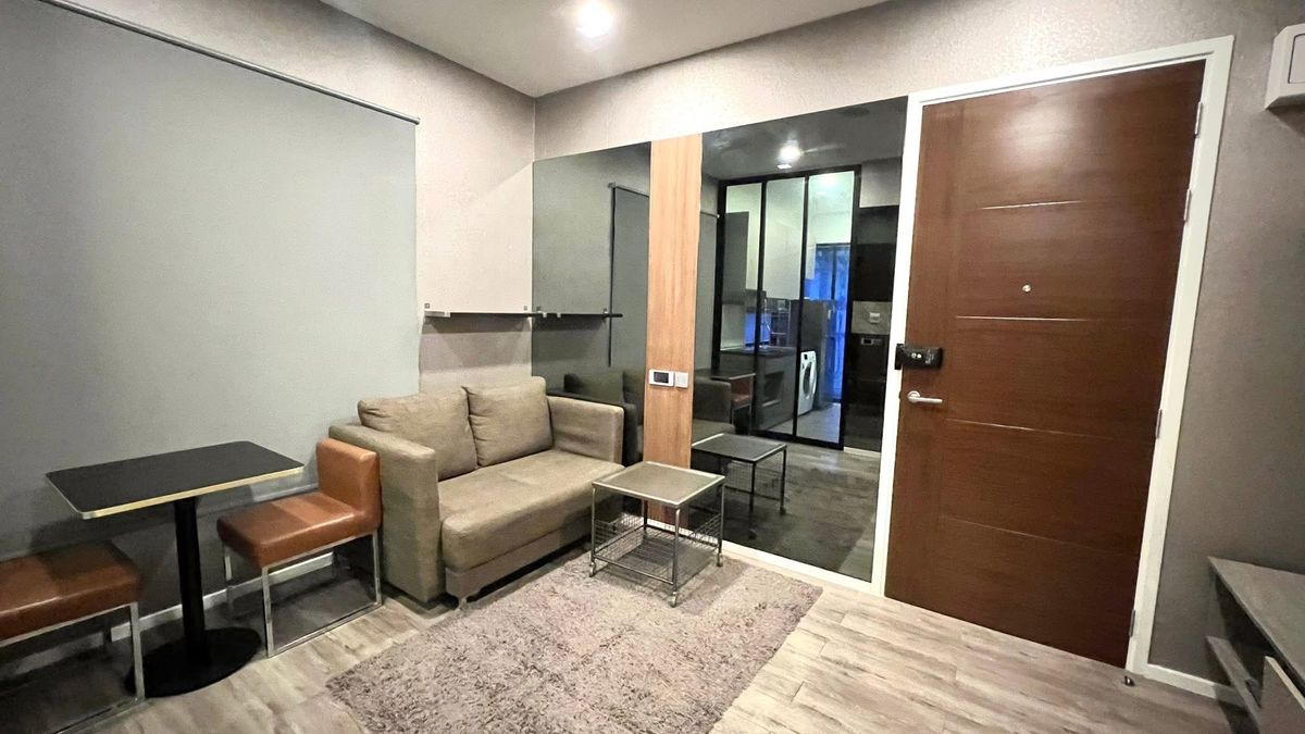 For SaleCondoRatchadapisek, Huaikwang, Suttisan : Urgent sale 📍 Brown Ratchada 32 📍 Convenient transportation, near MRT Lat Phrao, complete with furniture and appliances.