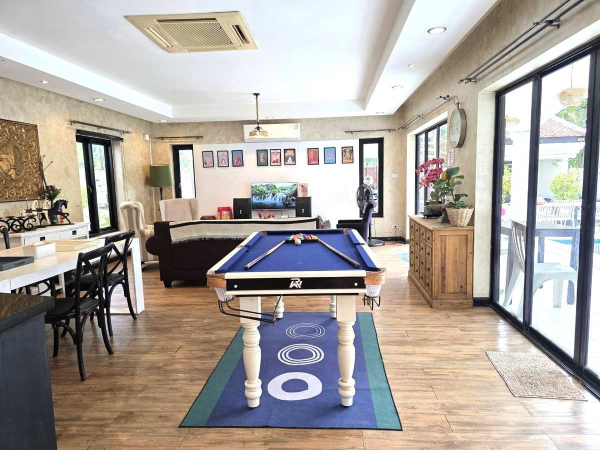 Seaside Pool Villa Only 400m from the Beach!! Fully booked daily!! Na Jomtien - Pattaya. Ready to continue the business immediately! Pool villa for sale — a great investment opportunity you shouldn’t miss. Loading...