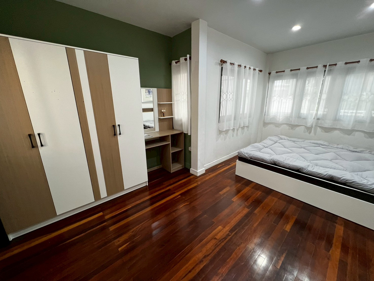 For RentHouseRattanathibet, Sanambinna : house, suitable for office use, pets allowed, Samakkee Road, near the BTS Skytrain, quiet, peaceful, and safe.