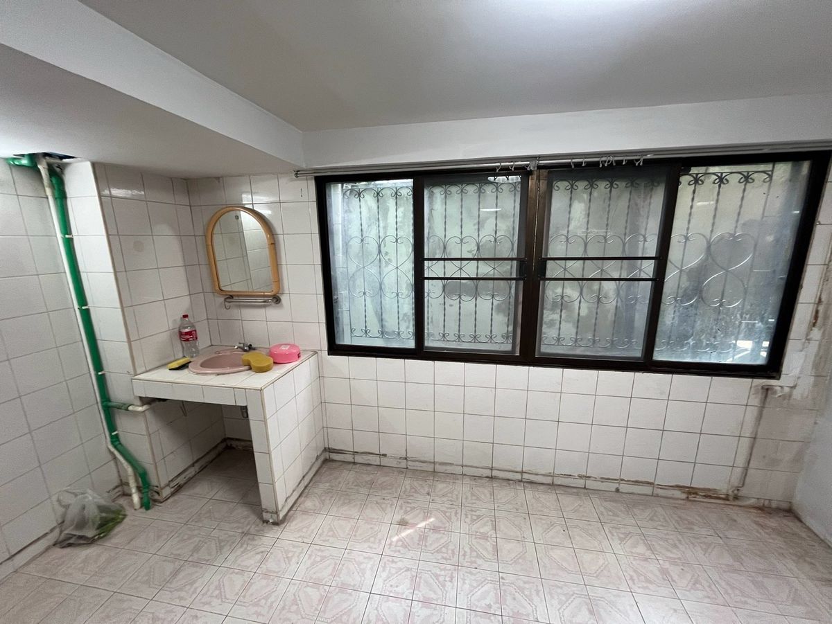 ให้เช่าอาคารพาณิชย์อารีย์ อนุสาวรีย์ : ให้เช่า ตึกแถว อาคารพาณิชย์ อารีย์ พหลโยธิน BTS สะพานควาย 600 เมตร ราคาถูกมาก เช่าทำธุรกิจ ยังไงก็คุ้ม ถ้าบริหารดีๆ