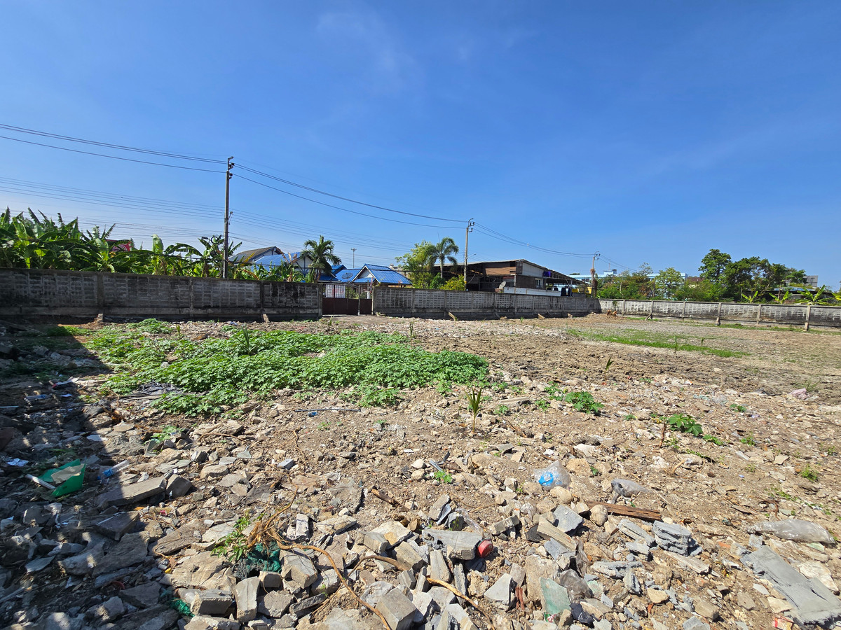 For SaleLandSeri Thai, Ramkhamhaeng Nida : Land for sale, 1-3-6 rai, next to Ramkhamhaeng Road, Only 120 m. to Paseo Ramkhamhaeng, Only 200 m. to Orange Line Station (Khlong Ban Ma Station, in front of Paseo Mall)