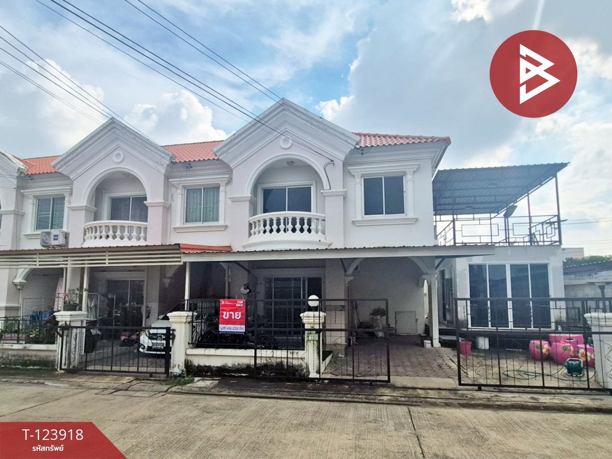 For SaleHouseSamut Prakan,Samrong : Semi-detached house for sale, Nirun Ville 10 Village, Bangna KM.18 (Nirun Ville 10 Bangna KM.18), Samut Prakan.