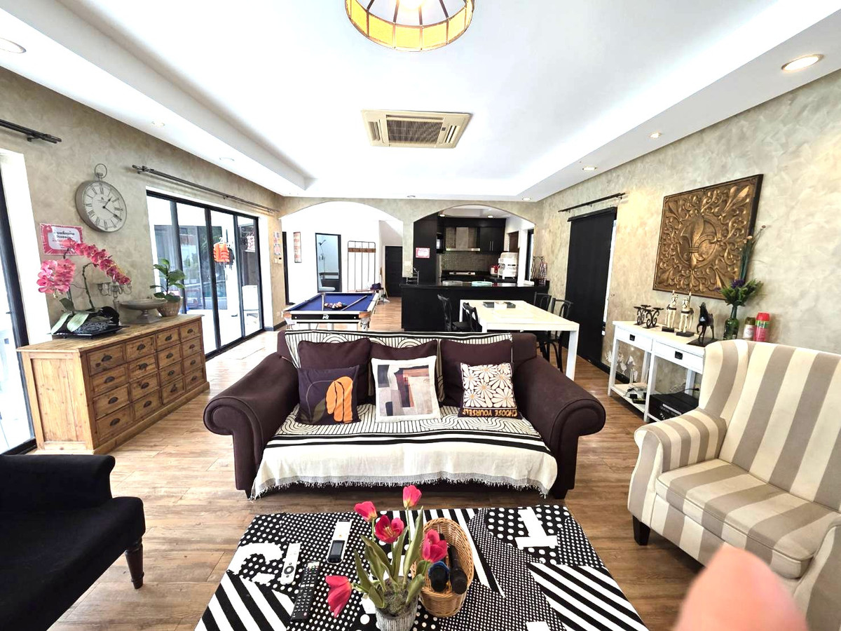 Seaside Pool Villa Only 400m from the Beach!! Fully booked daily!! Na Jomtien - Pattaya. Ready to continue the business immediately! Pool villa for sale — a great investment opportunity you shouldn’t miss. Loading...