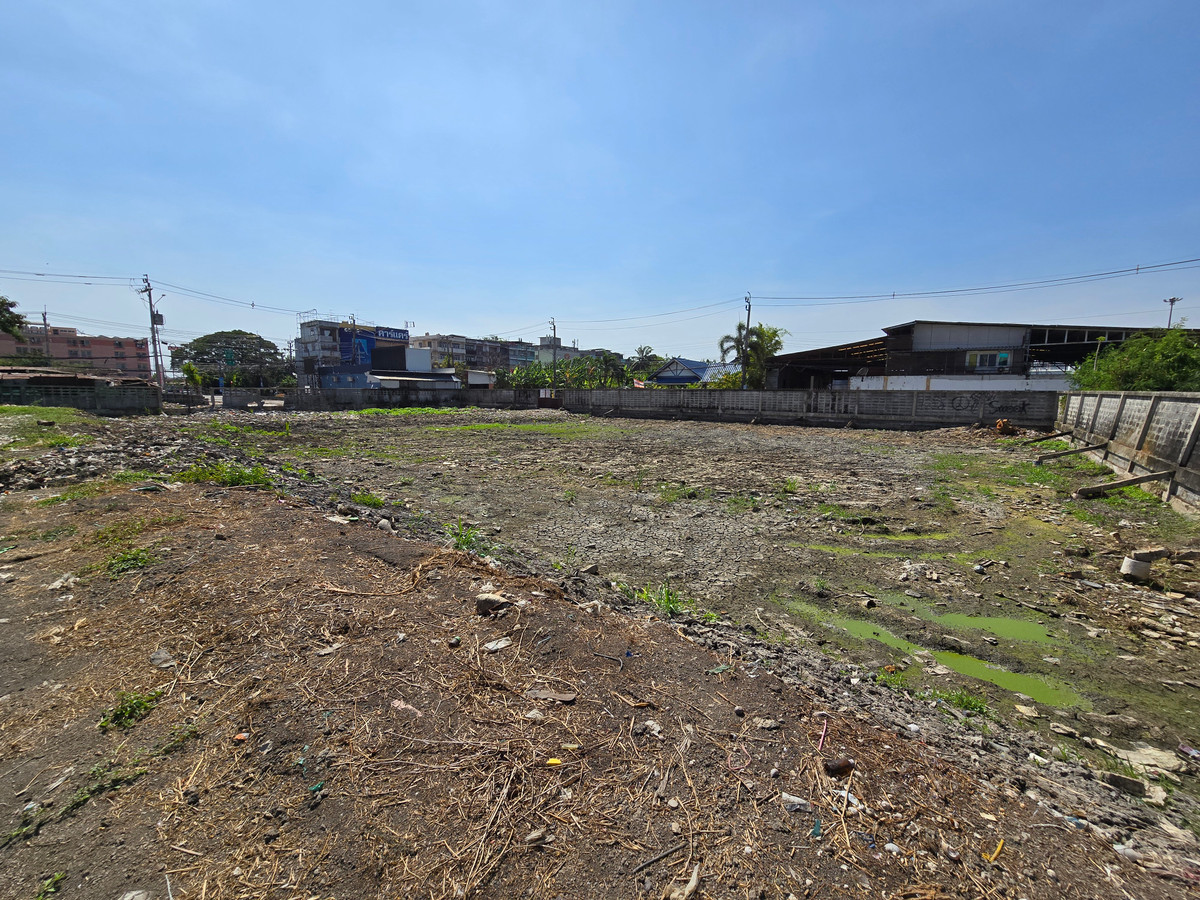 For SaleLandSeri Thai, Ramkhamhaeng Nida : Land for sale, 1-3-6 rai, next to Ramkhamhaeng Road, Only 120 m. to Paseo Ramkhamhaeng, Only 200 m. to Orange Line Station (Khlong Ban Ma Station, in front of Paseo Mall)