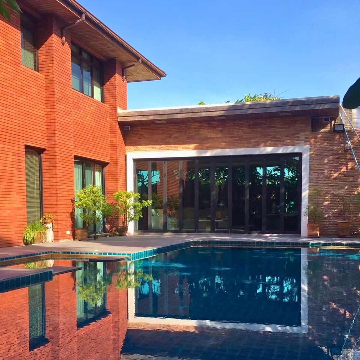 ขายบ้านนวมินทร์ รามอินทรา : ขายบ้านเดี่ยวสไตล์ Pool Villa Resort ปัญญารามอินทรา ใกล้สนามกอล์ฟ