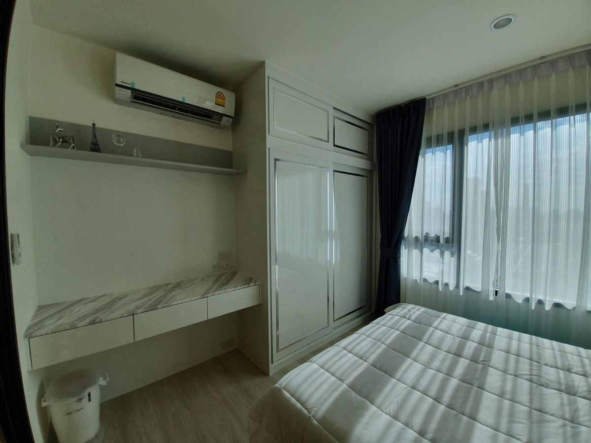 For RentCondoRama9, Petchburi, RCA : Life Asoke Condo, convenient travel, near MRT, has a shuttle, beautiful room, fully furnished, ready to move in.