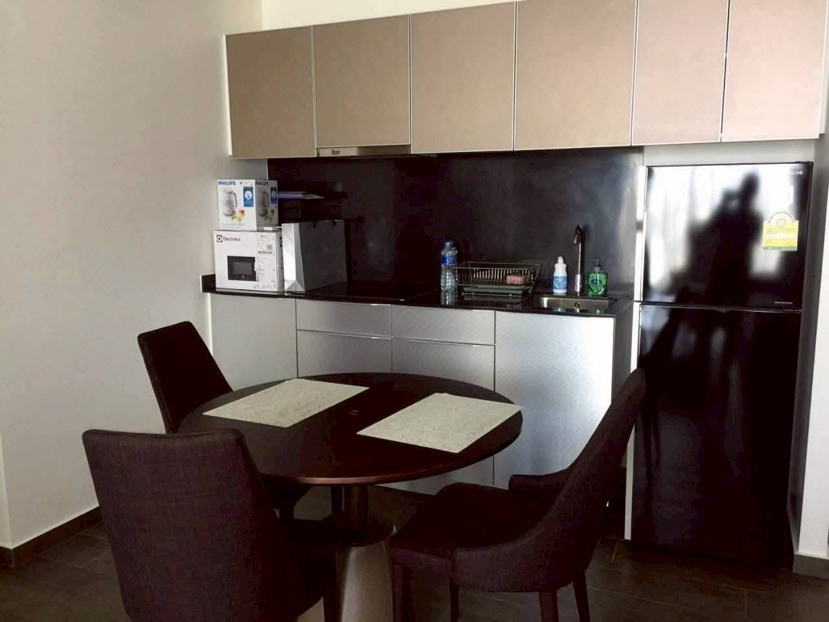 For RentCondoSukhumvit, Asoke, Thonglor : Condo The Loft Ekkamai, convenient travel, close to BTS, there is a shuttle, beautiful room, fully furnished, ready to move in!