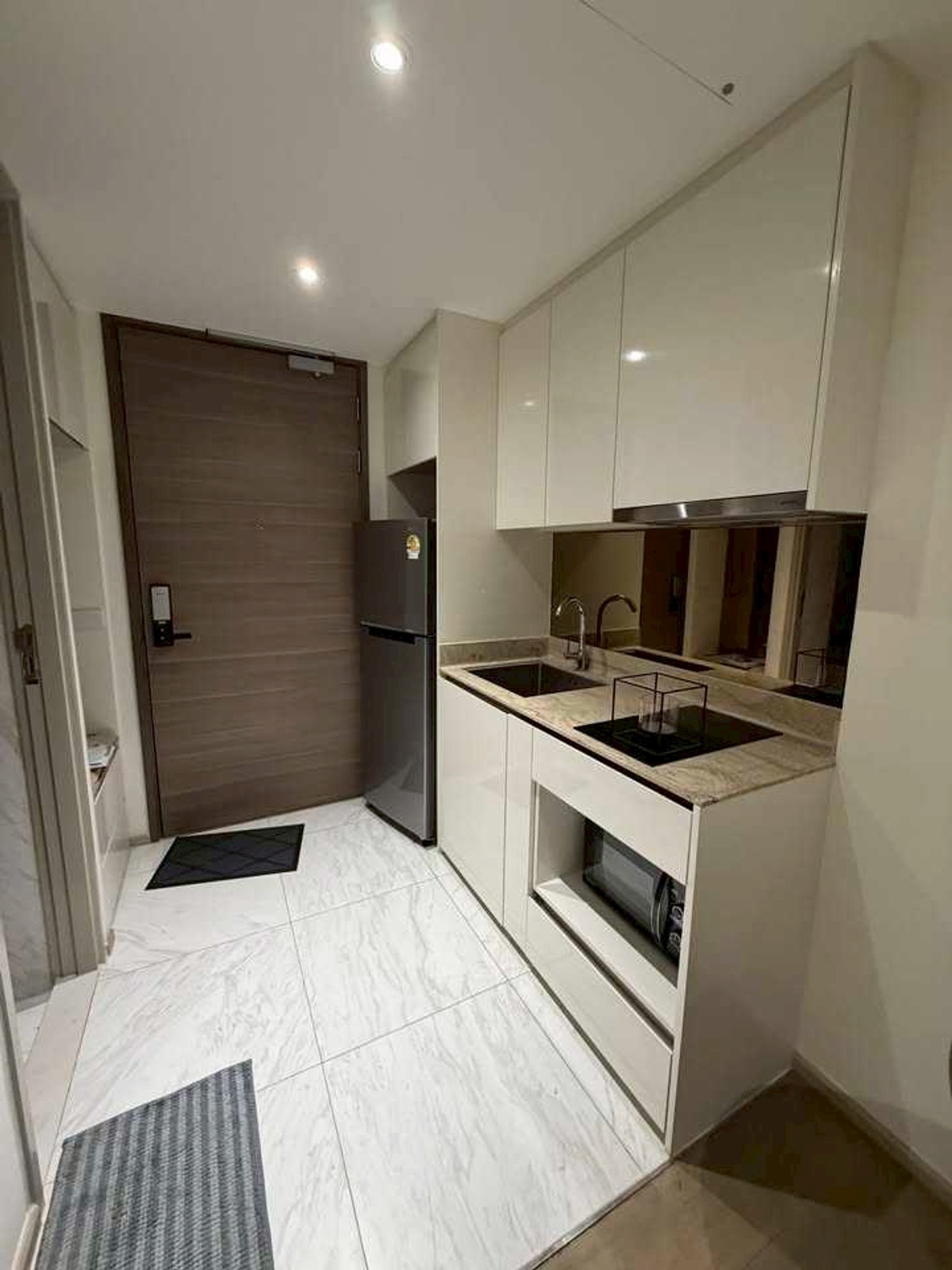 ให้เช่าคอนโดสุขุมวิท อโศก ทองหล่อ : ✨ GT16250 |  คอนโดหรูที่ Fynn Asoke เดินทางะดวก ใกล้รถไฟฟ้า มีรถรับส่ง ห้องแต่งสวย เฟอร์นิเจอร์ครบ พร้อมอยู่!!