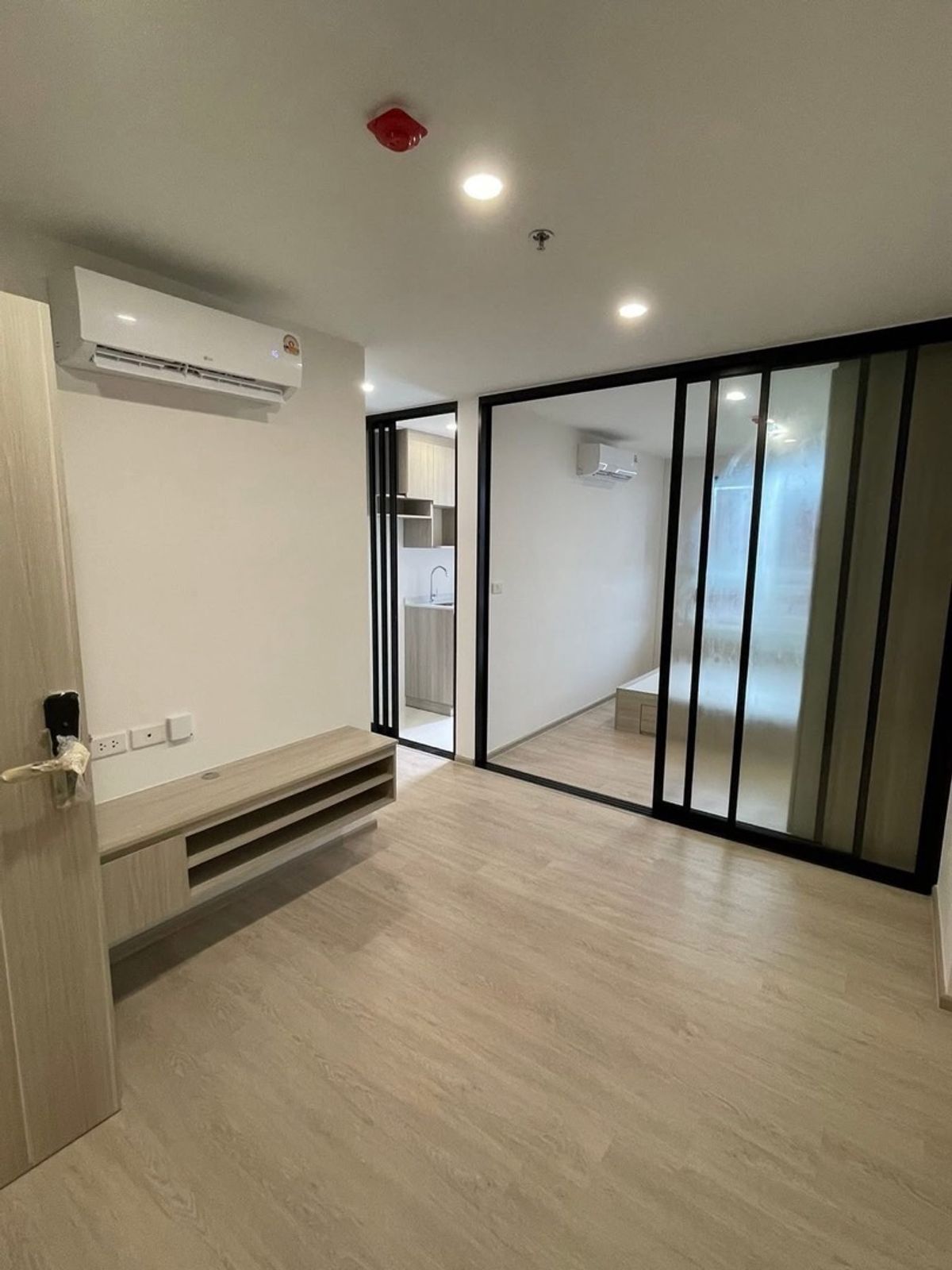 For SaleCondoPinklao, Charansanitwong : Selling down payment Origin Play Bang Khun Non, pet friendly condo, best price, ready to move in mid next year.