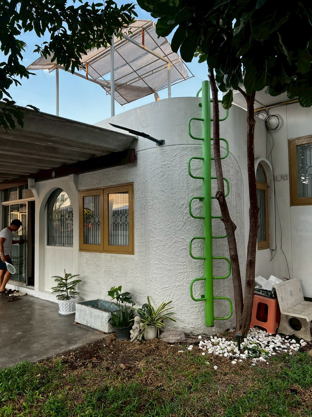 For RentHouseRattanathibet, Sanambinna : house, suitable for office use, pets allowed, Samakkee Road, near the BTS Skytrain, quiet, peaceful, and safe.