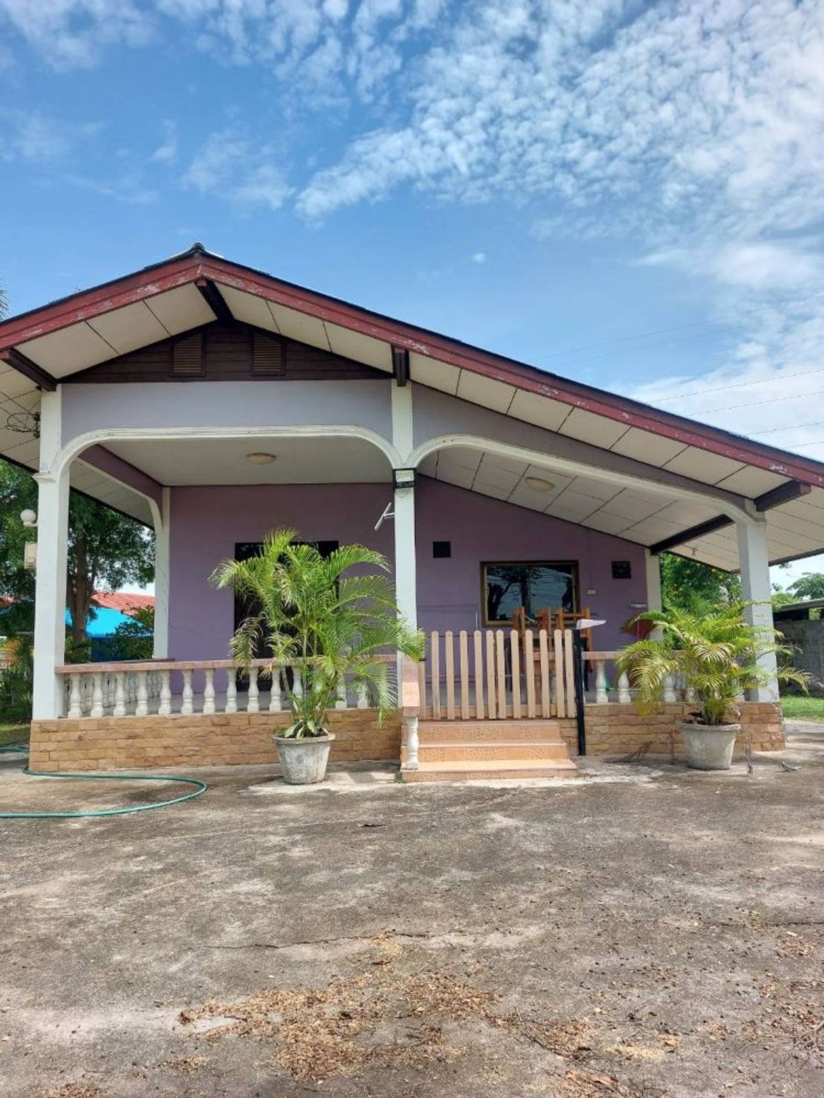 For SaleHouseChai Nat : Single-storey detached house for sale Hang Khaeng Village, Thai-European style, 3 houses, starting at 2 ngan, next to the main road, complete with furniture, Hang Nam Sakhon Subdistrict, Chainat