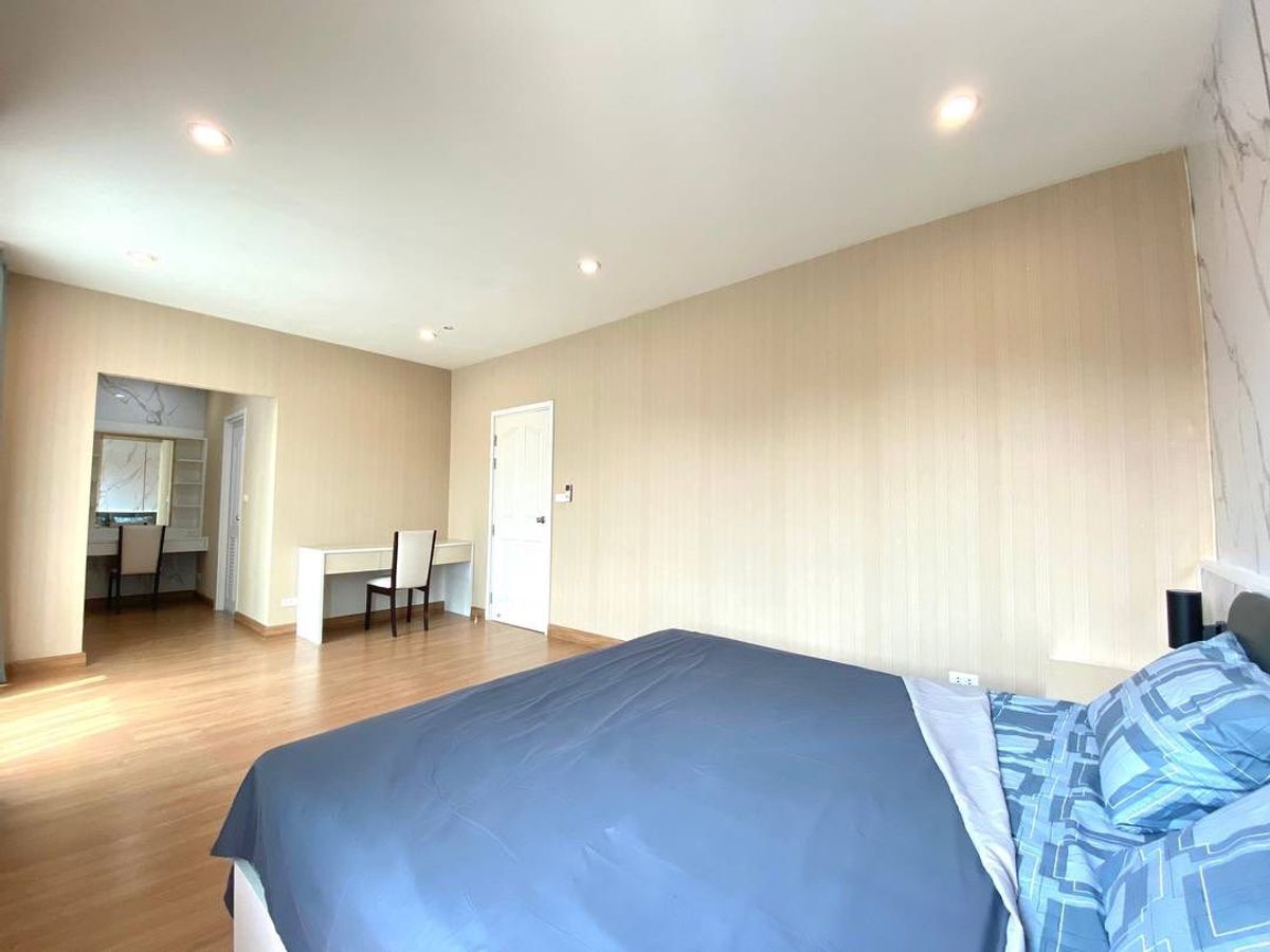 For RentHousePattanakan, Srinakarin : House for Rent – 5 Bedrooms, 5 Bathrooms Pattanakarn