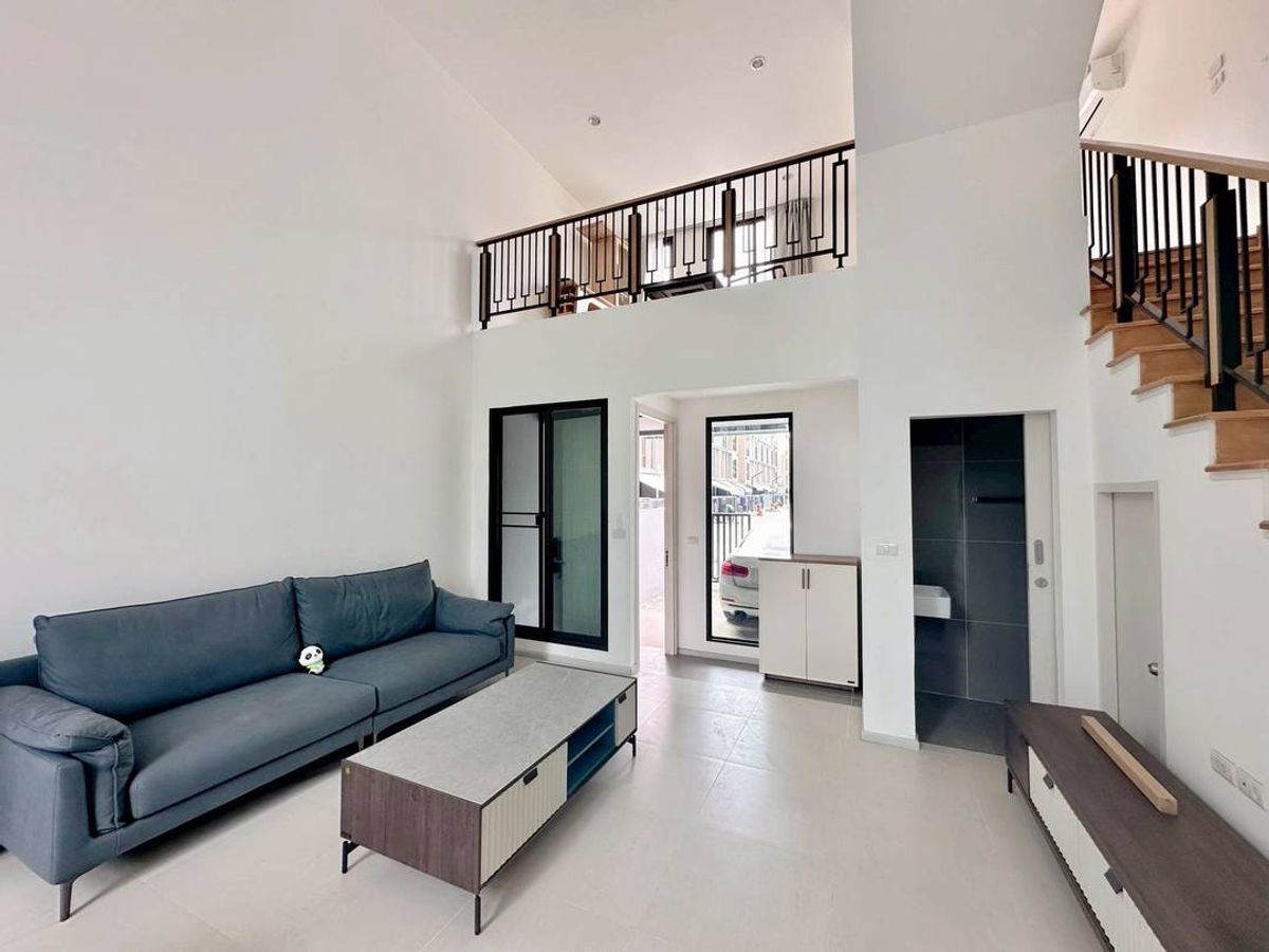 ทาวน์โฮมพัฒนาการ ศรีนครินทร์ : ขาย/เช่า Modern Town Home Estara Haven พัฒนาการ 20 บ้านดี วิวสวน