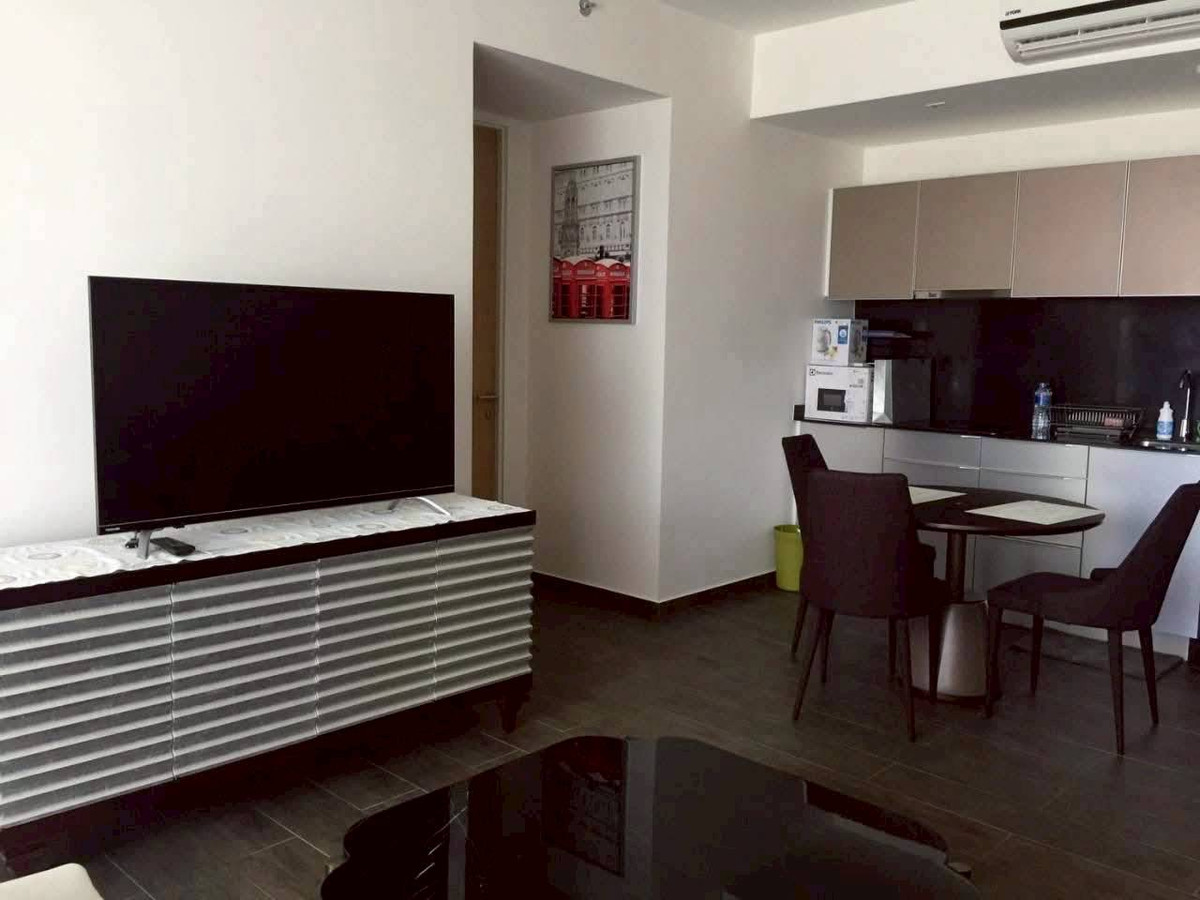 For RentCondoSukhumvit, Asoke, Thonglor : Condo The Loft Ekkamai, convenient travel, close to BTS, there is a shuttle, beautiful room, fully furnished, ready to move in!