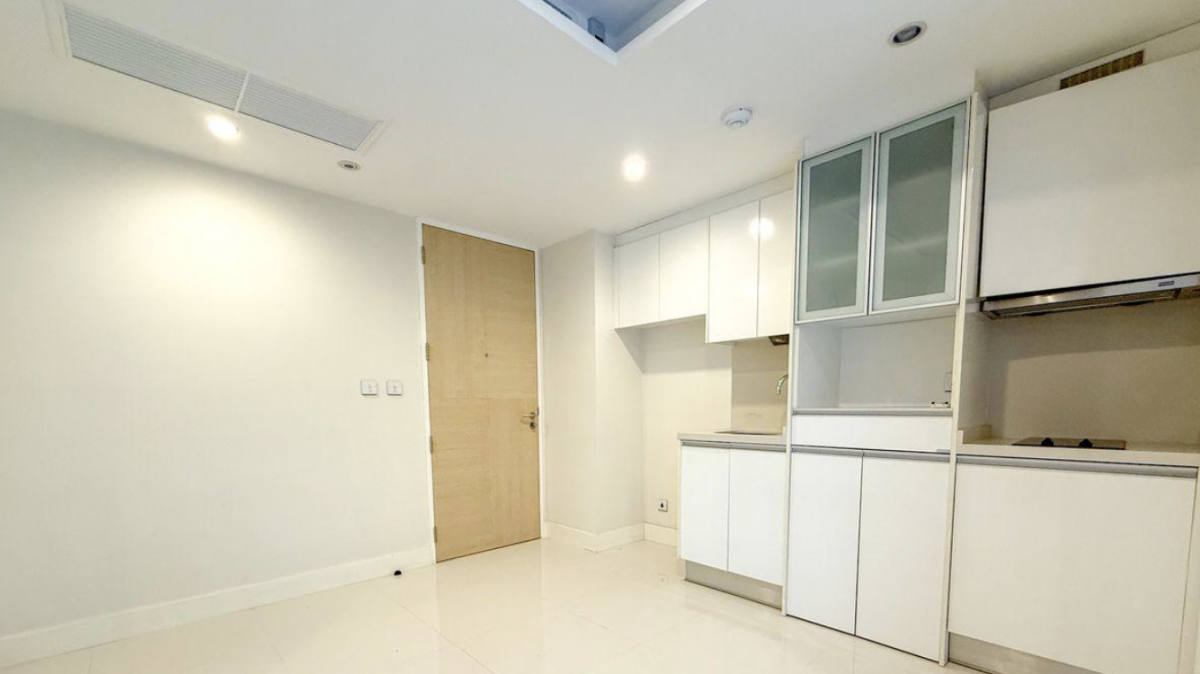 For SaleCondoSathorn, Narathiwat : Urgent sale! Collezio Sathorn-Pipat condo, 2 bedrooms, near BTS Chong Nonsiwith complete amenities, priced at only 7.99 million baht!