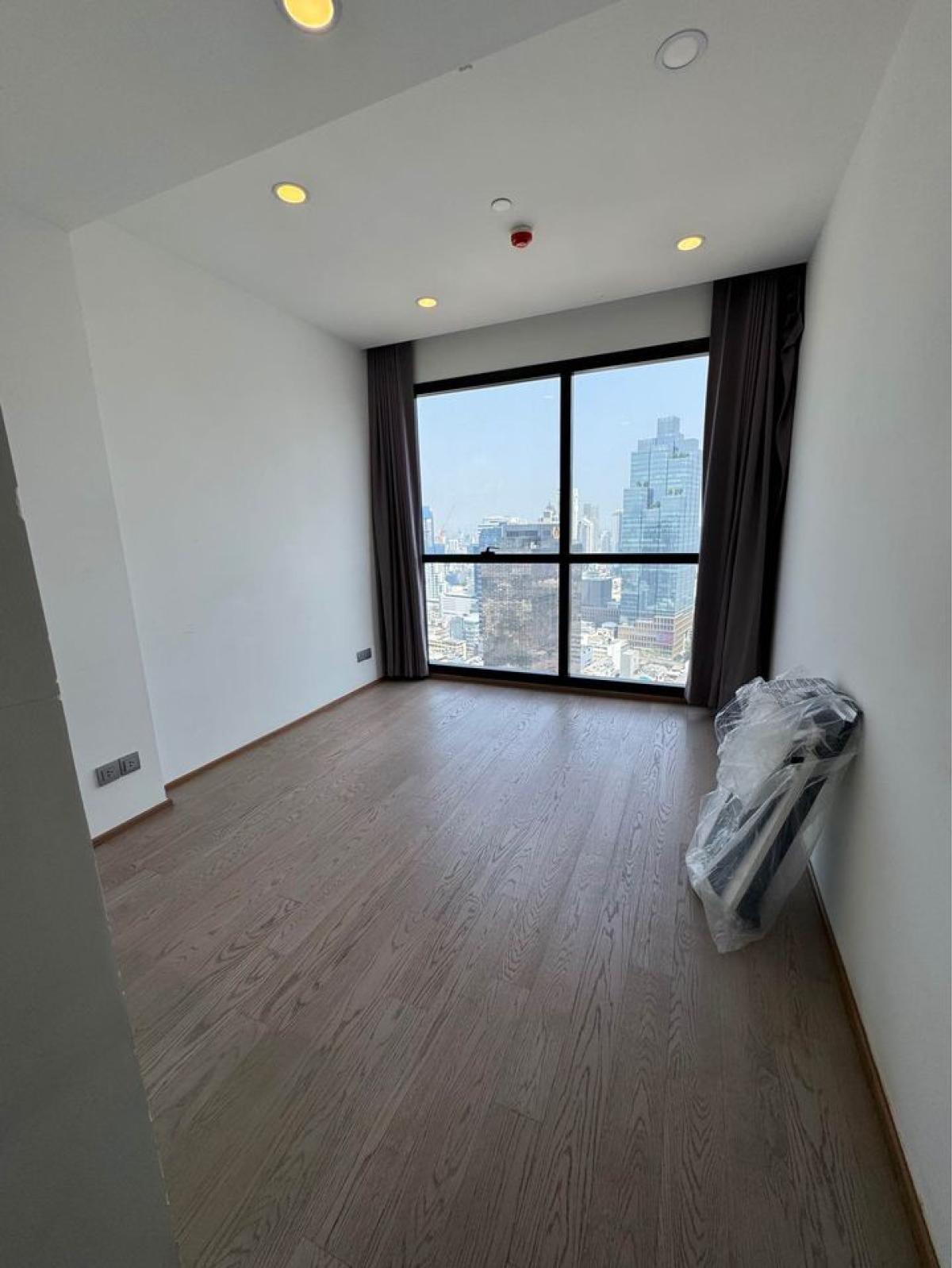 ขายคอนโดสยาม จุฬา สามย่าน : 03/04/2026, รวมค่าโอนห้องสวย Ashton Chula-Silom 2 นอน ใกล้ BTS Chong Nonsi ราคาพิเศษ 
ชีวิตเหนือระดับ พร้อมสิ่งอำนวยความสะดวกล้ำสมัยในใจกลางเมือง! 0642748883