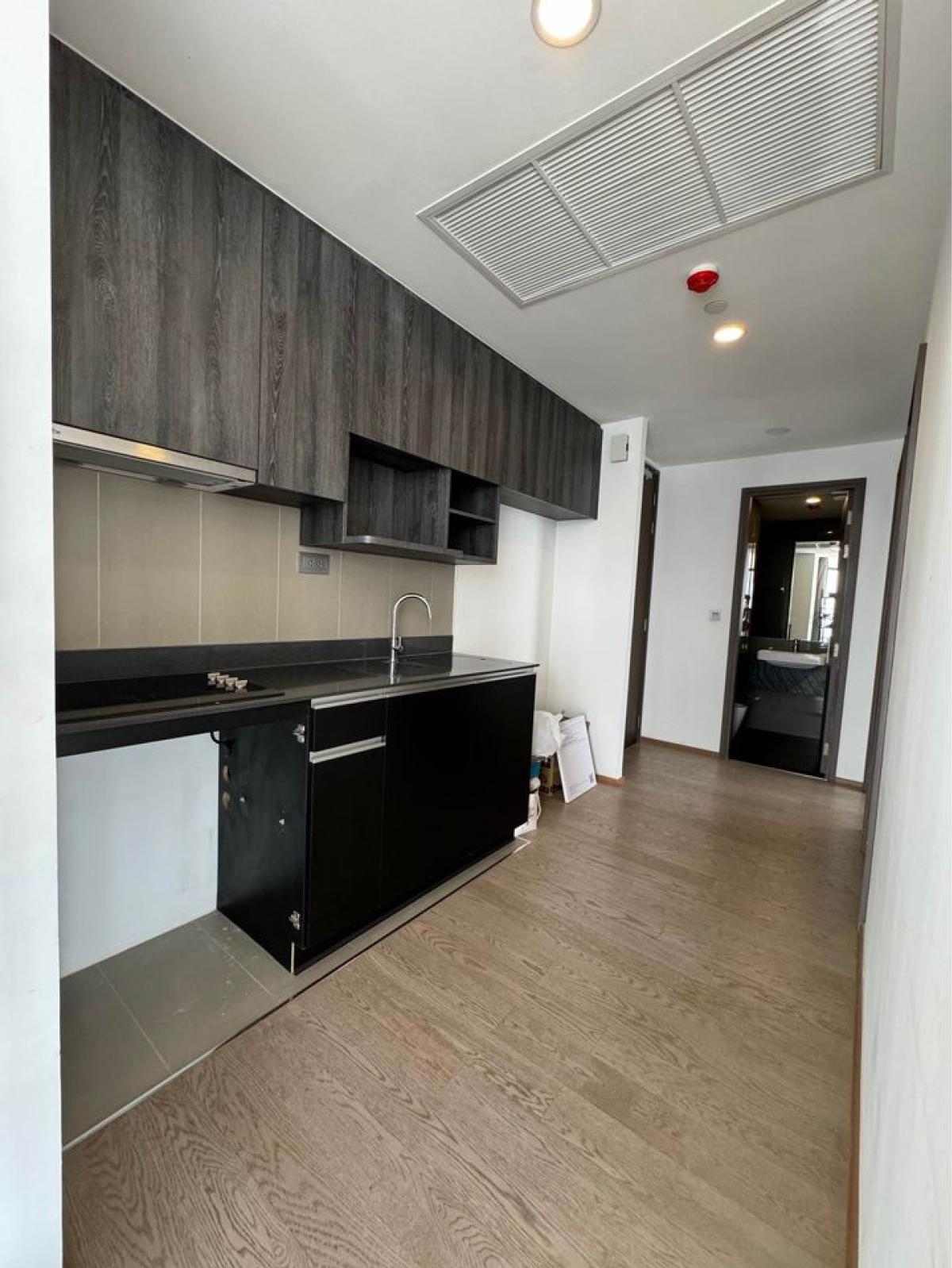 ขายคอนโดสยาม จุฬา สามย่าน : 03/04/2026, รวมค่าโอนห้องสวย Ashton Chula-Silom 2 นอน ใกล้ BTS Chong Nonsi ราคาพิเศษ 
ชีวิตเหนือระดับ พร้อมสิ่งอำนวยความสะดวกล้ำสมัยในใจกลางเมือง! 0642748883