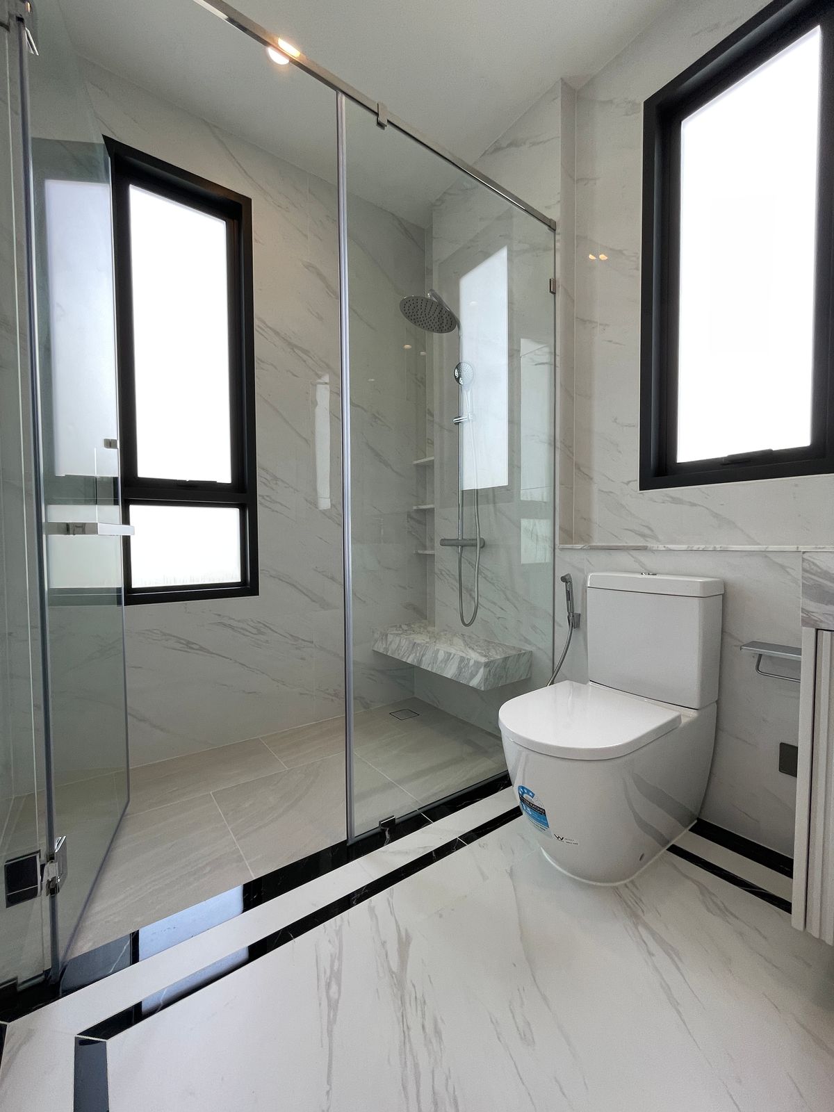 ขายบ้านบางนา แบริ่ง ลาซาล : ขายบ้านเดี่ยวหรู CINQ ROYAL The Eighteen Bangna KM.7  (แซงค์ รอยัล ดิ เอททีน บางนา กม.7) สุดยอดทำเลศักยภาพ ใกล้เมกาบางนา & โรงเรียนนานาชาติ Concordian เพียง 1–2 กม. บ้านใหญ่ 3 ชั้น พร้อมลิฟต์ส่วนตัว วิวสนามกอล์ฟเมืองแก้ว