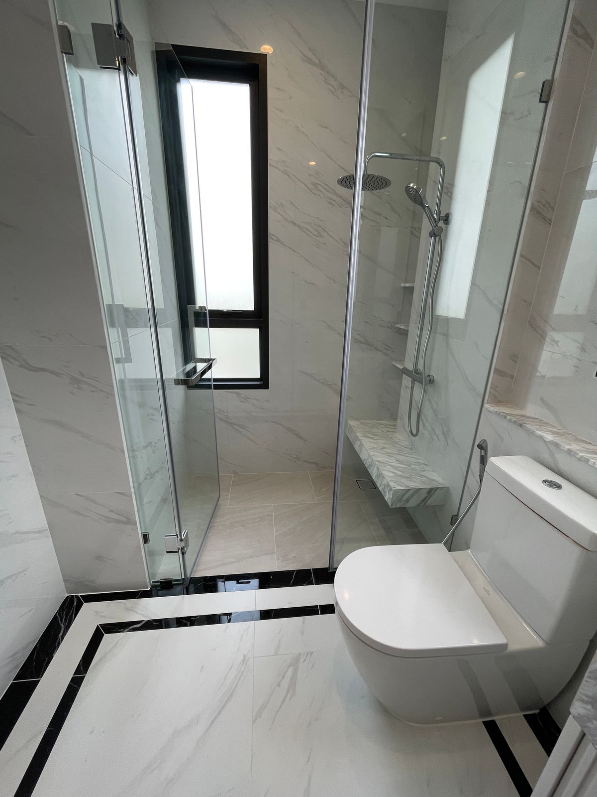 ขายบ้านบางนา แบริ่ง ลาซาล : ขายบ้านเดี่ยวหรู CINQ ROYAL The Eighteen Bangna KM.7  (แซงค์ รอยัล ดิ เอททีน บางนา กม.7) สุดยอดทำเลศักยภาพ ใกล้เมกาบางนา & โรงเรียนนานาชาติ Concordian เพียง 1–2 กม. บ้านใหญ่ 3 ชั้น พร้อมลิฟต์ส่วนตัว วิวสนามกอล์ฟเมืองแก้ว