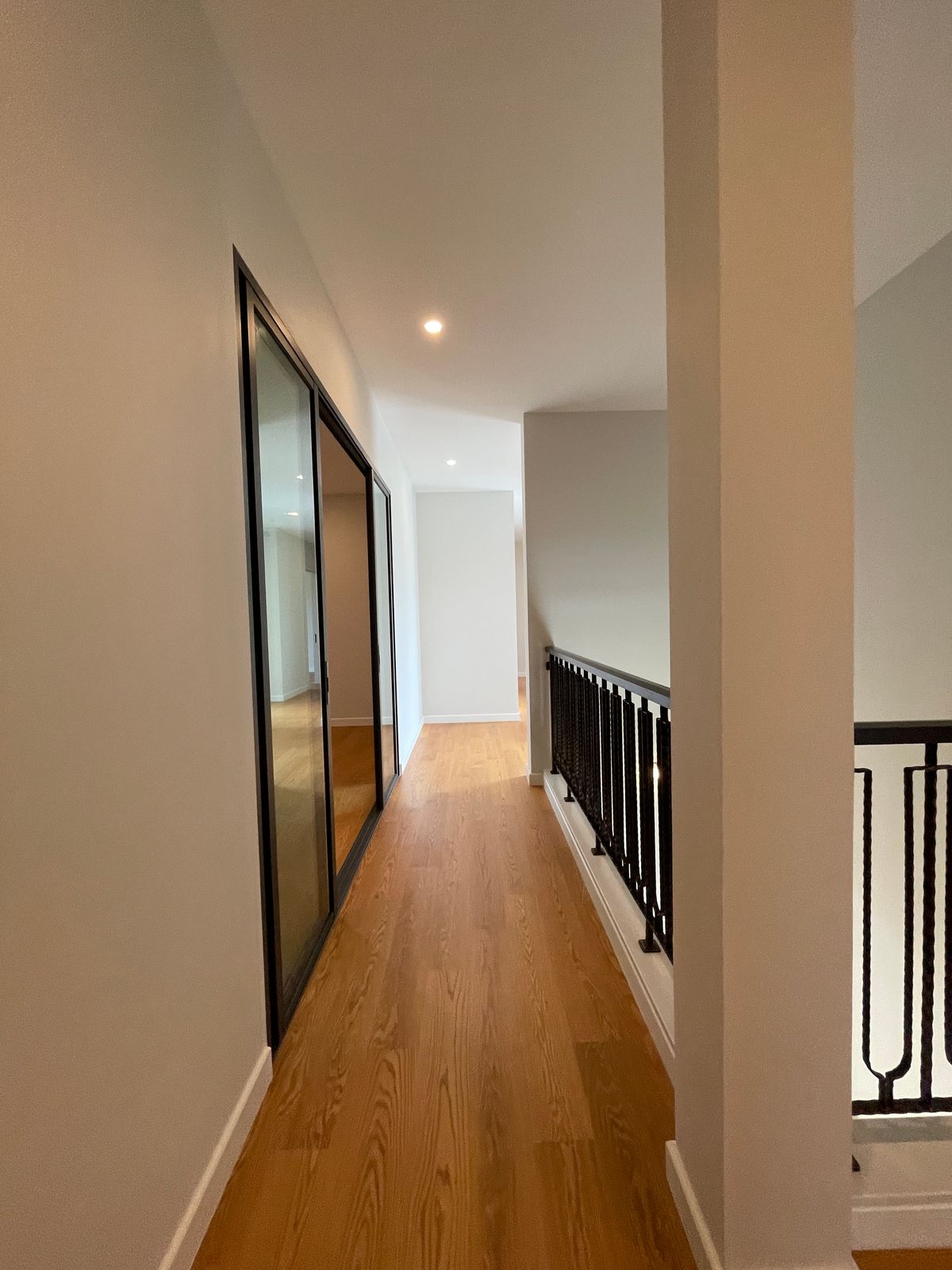 ขายบ้านบางนา แบริ่ง ลาซาล : ขายบ้านเดี่ยวหรู CINQ ROYAL The Eighteen Bangna KM.7  (แซงค์ รอยัล ดิ เอททีน บางนา กม.7) สุดยอดทำเลศักยภาพ ใกล้เมกาบางนา & โรงเรียนนานาชาติ Concordian เพียง 1–2 กม. บ้านใหญ่ 3 ชั้น พร้อมลิฟต์ส่วนตัว วิวสนามกอล์ฟเมืองแก้ว