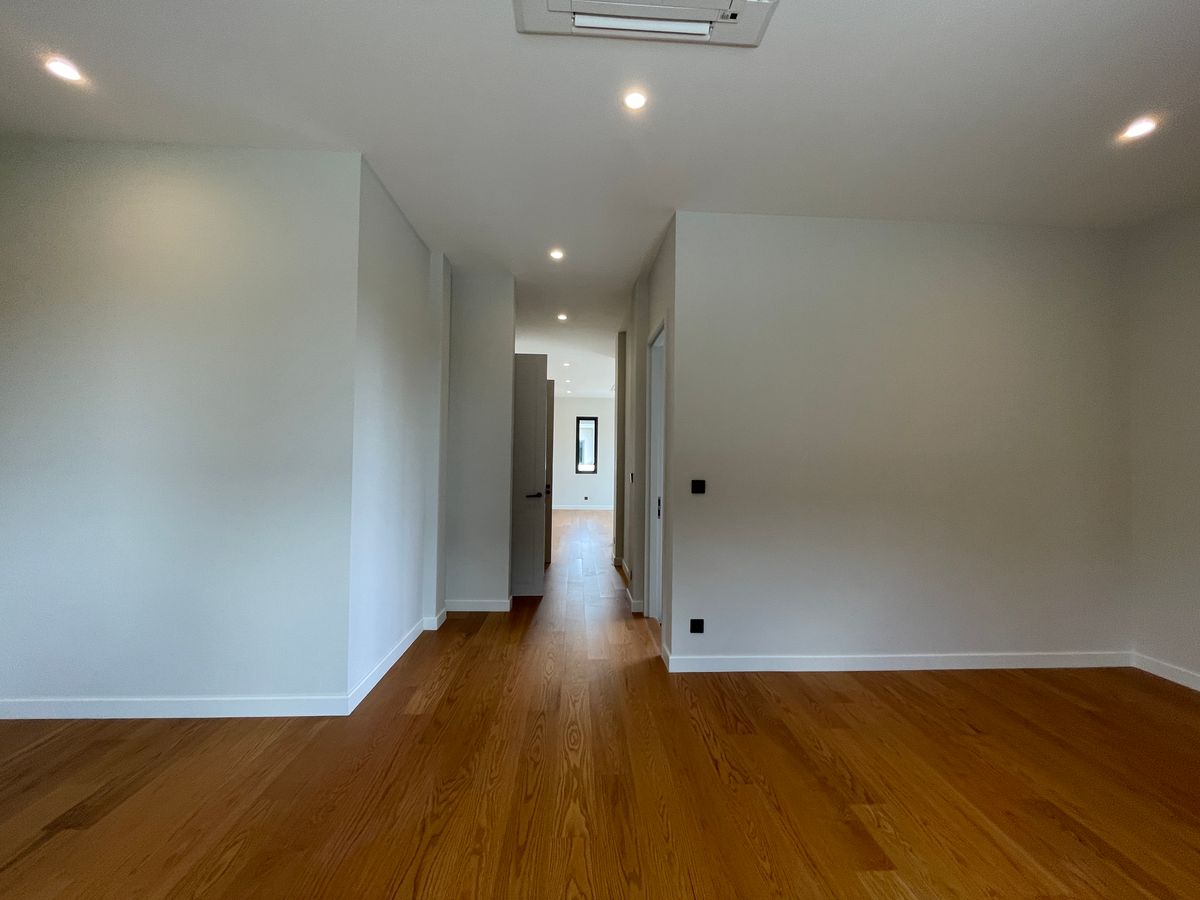 ขายบ้านบางนา แบริ่ง ลาซาล : ขายบ้านเดี่ยวหรู CINQ ROYAL The Eighteen Bangna KM.7  (แซงค์ รอยัล ดิ เอททีน บางนา กม.7) สุดยอดทำเลศักยภาพ ใกล้เมกาบางนา & โรงเรียนนานาชาติ Concordian เพียง 1–2 กม. บ้านใหญ่ 3 ชั้น พร้อมลิฟต์ส่วนตัว วิวสนามกอล์ฟเมืองแก้ว