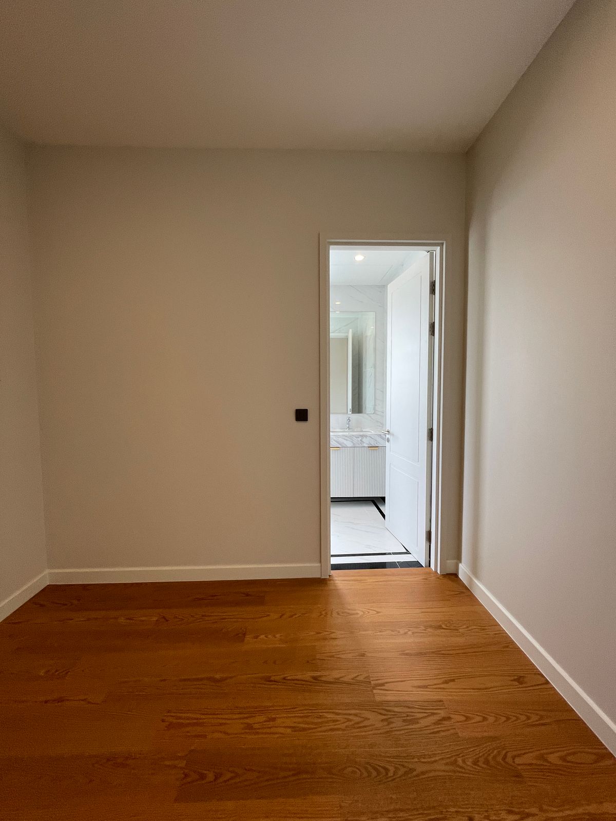 ขายบ้านบางนา แบริ่ง ลาซาล : ขายบ้านเดี่ยวหรู CINQ ROYAL The Eighteen Bangna KM.7  (แซงค์ รอยัล ดิ เอททีน บางนา กม.7) สุดยอดทำเลศักยภาพ ใกล้เมกาบางนา & โรงเรียนนานาชาติ Concordian เพียง 1–2 กม. บ้านใหญ่ 3 ชั้น พร้อมลิฟต์ส่วนตัว วิวสนามกอล์ฟเมืองแก้ว