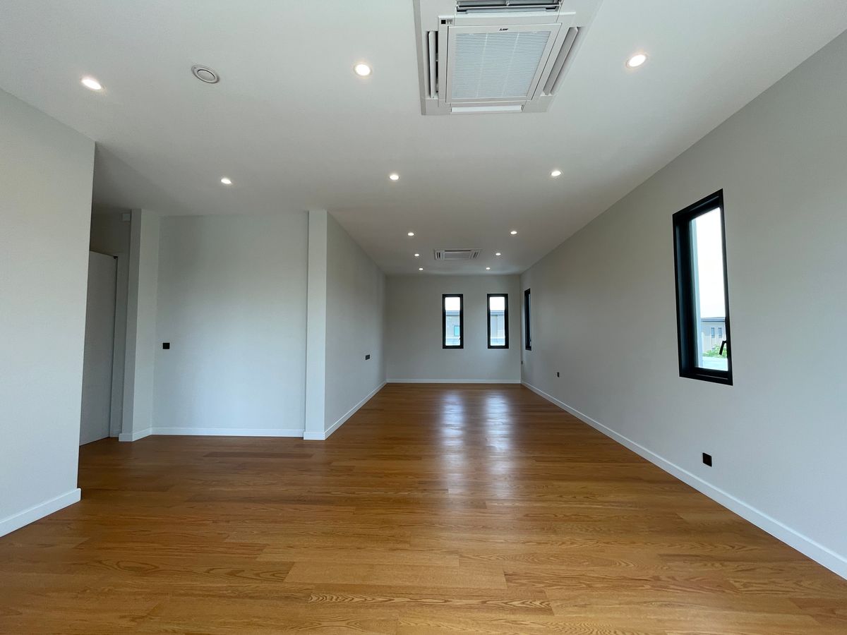 ขายบ้านบางนา แบริ่ง ลาซาล : ขายบ้านเดี่ยวหรู CINQ ROYAL The Eighteen Bangna KM.7  (แซงค์ รอยัล ดิ เอททีน บางนา กม.7) สุดยอดทำเลศักยภาพ ใกล้เมกาบางนา & โรงเรียนนานาชาติ Concordian เพียง 1–2 กม. บ้านใหญ่ 3 ชั้น พร้อมลิฟต์ส่วนตัว วิวสนามกอล์ฟเมืองแก้ว