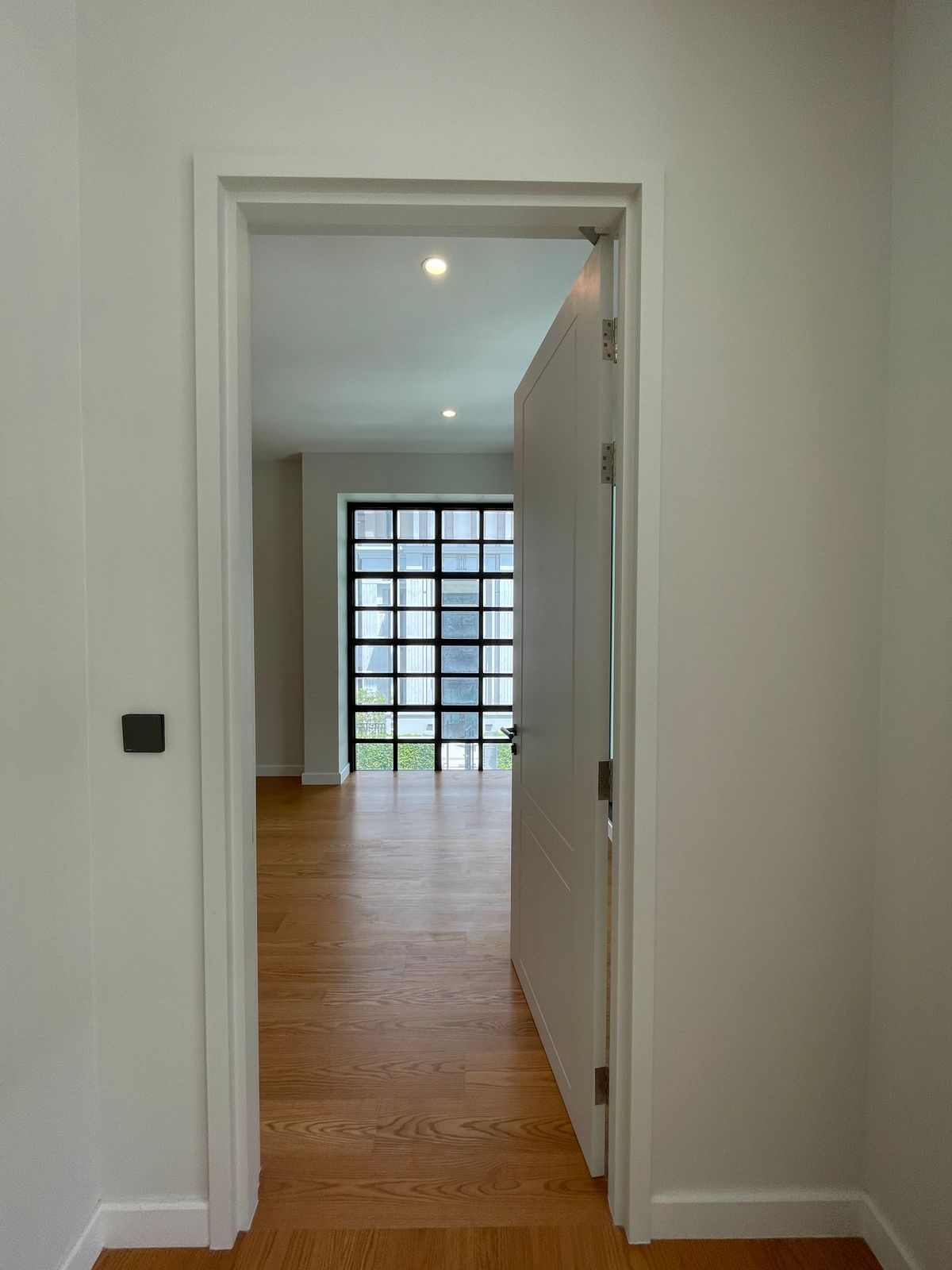 ขายบ้านบางนา แบริ่ง ลาซาล : ขายบ้านเดี่ยวหรู CINQ ROYAL The Eighteen Bangna KM.7  (แซงค์ รอยัล ดิ เอททีน บางนา กม.7) สุดยอดทำเลศักยภาพ ใกล้เมกาบางนา & โรงเรียนนานาชาติ Concordian เพียง 1–2 กม. บ้านใหญ่ 3 ชั้น พร้อมลิฟต์ส่วนตัว วิวสนามกอล์ฟเมืองแก้ว