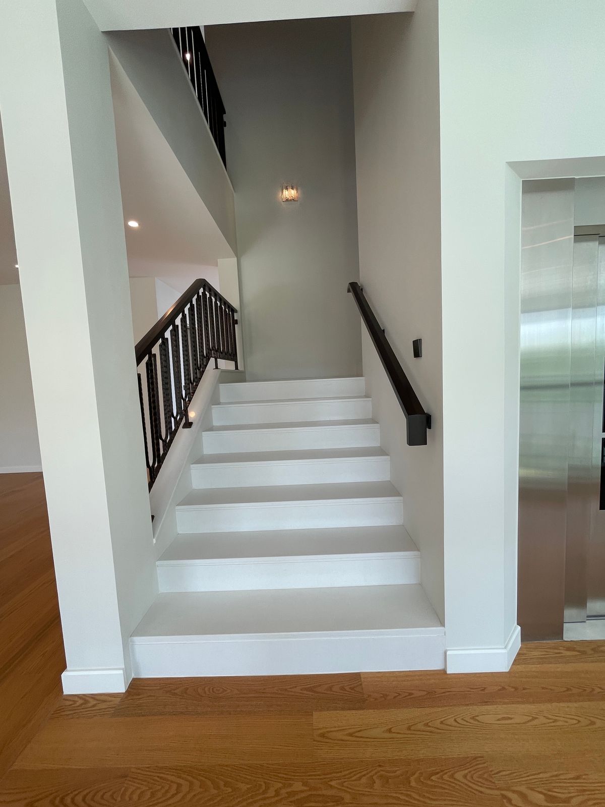 ขายบ้านบางนา แบริ่ง ลาซาล : ขายบ้านเดี่ยวหรู CINQ ROYAL The Eighteen Bangna KM.7  (แซงค์ รอยัล ดิ เอททีน บางนา กม.7) สุดยอดทำเลศักยภาพ ใกล้เมกาบางนา & โรงเรียนนานาชาติ Concordian เพียง 1–2 กม. บ้านใหญ่ 3 ชั้น พร้อมลิฟต์ส่วนตัว วิวสนามกอล์ฟเมืองแก้ว