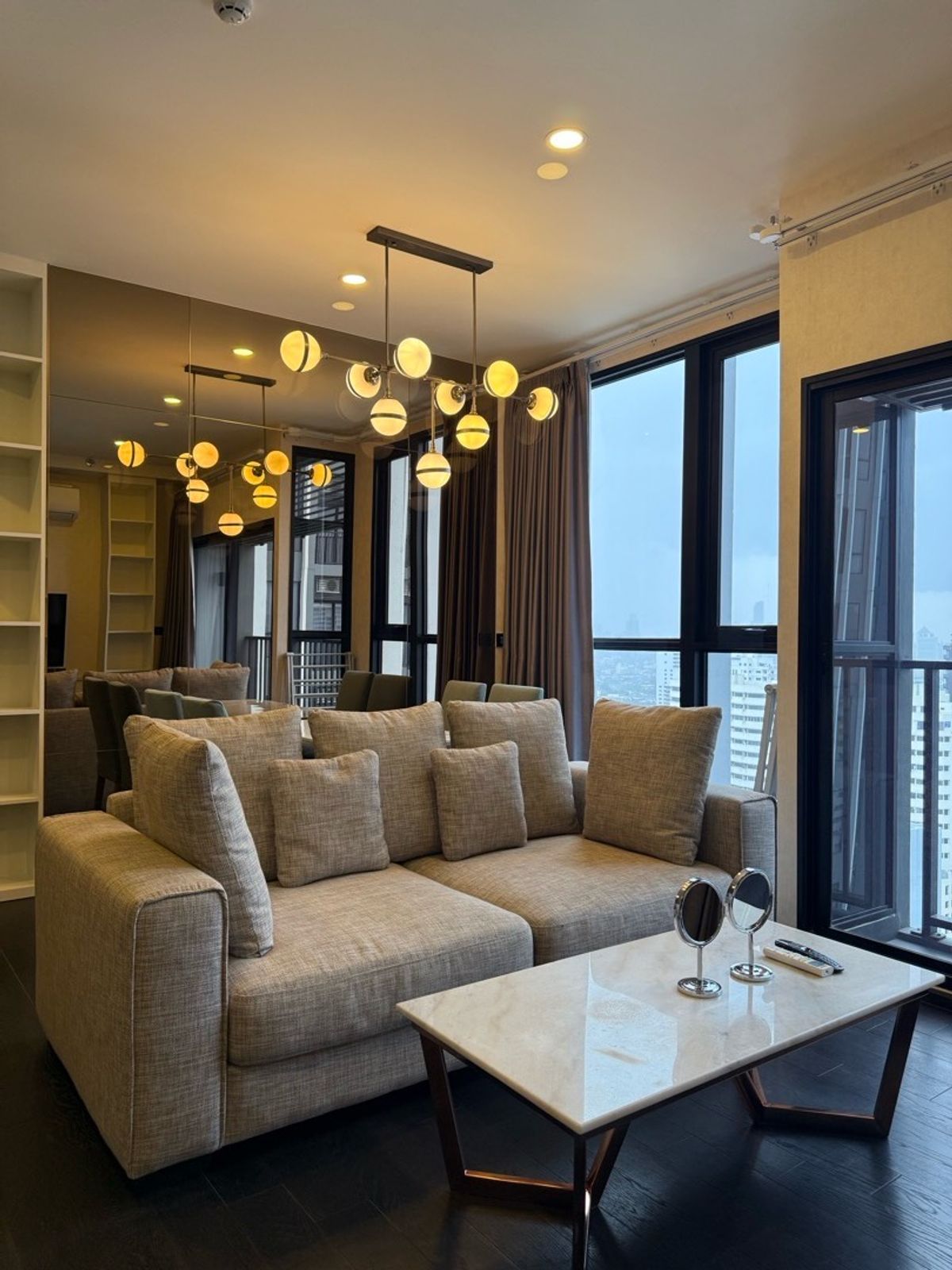ให้เช่าคอนโดสุขุมวิท อโศก ทองหล่อ : ห้องสวย พร้อมเข้าอยู่ 2bed ราคาดีที่สุด