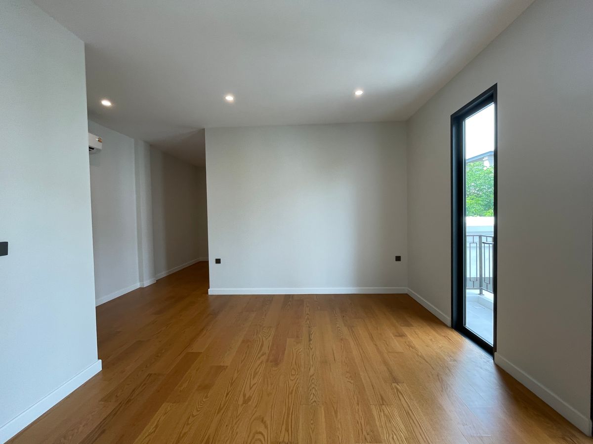 ขายบ้านบางนา แบริ่ง ลาซาล : ขายบ้านเดี่ยวหรู CINQ ROYAL The Eighteen Bangna KM.7  (แซงค์ รอยัล ดิ เอททีน บางนา กม.7) สุดยอดทำเลศักยภาพ ใกล้เมกาบางนา & โรงเรียนนานาชาติ Concordian เพียง 1–2 กม. บ้านใหญ่ 3 ชั้น พร้อมลิฟต์ส่วนตัว วิวสนามกอล์ฟเมืองแก้ว