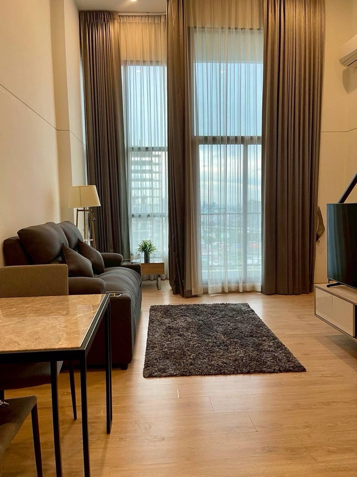 ให้เช่าคอนโดรัตนาธิเบศร์ สนามบินน้ำ พระนั่งเกล้า : ให้เช่า‼️Knightsbridge Duplex Tiwanon ขนาด 42 ตรม. ชั้น 19 ห้องอยู่ทางทิศเหนือเย็นสบาย เพดานสูง 4.20 เมตร โล่งโปร่งสบาย ใกล้ MRT สีม่วงกระทรวงสาธารณสุข 30 เมตร