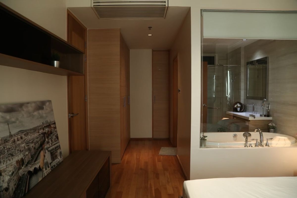 For SaleCondoSathorn, Narathiwat : Condo for sale, The Empire Place, 1 bedroom, 65.25 sq m, beautiful room, south side, BTS Chong Nonsi.