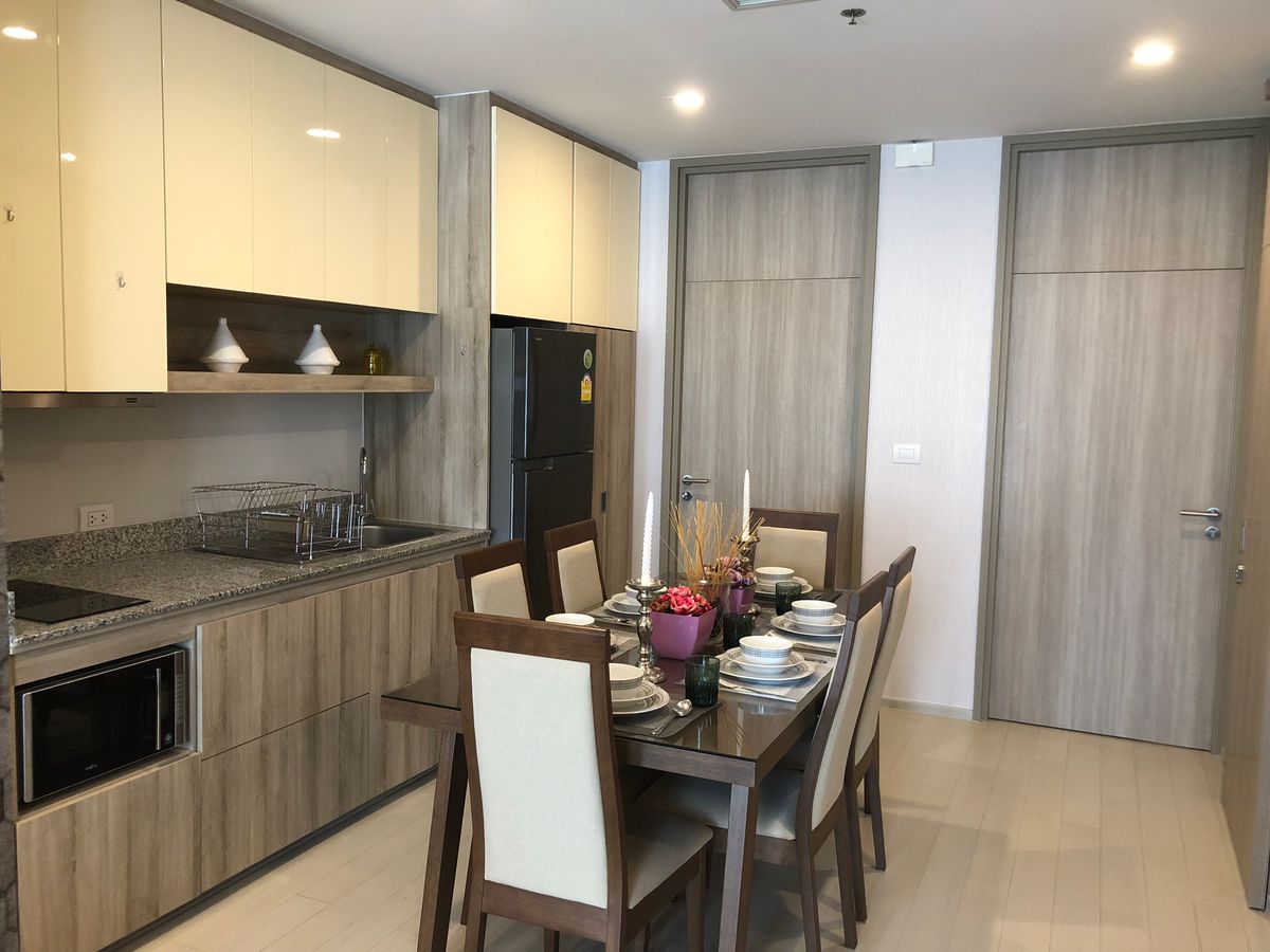 For RentCondoWitthayu, Chidlom, Langsuan, Ploenchit : 75K🔥 Luxury condo with Skywalk connected to BTS Ploenchit, 2 bedrooms, 2 bathrooms, 30++ floor, beautiful room, has a private elevator to the room.