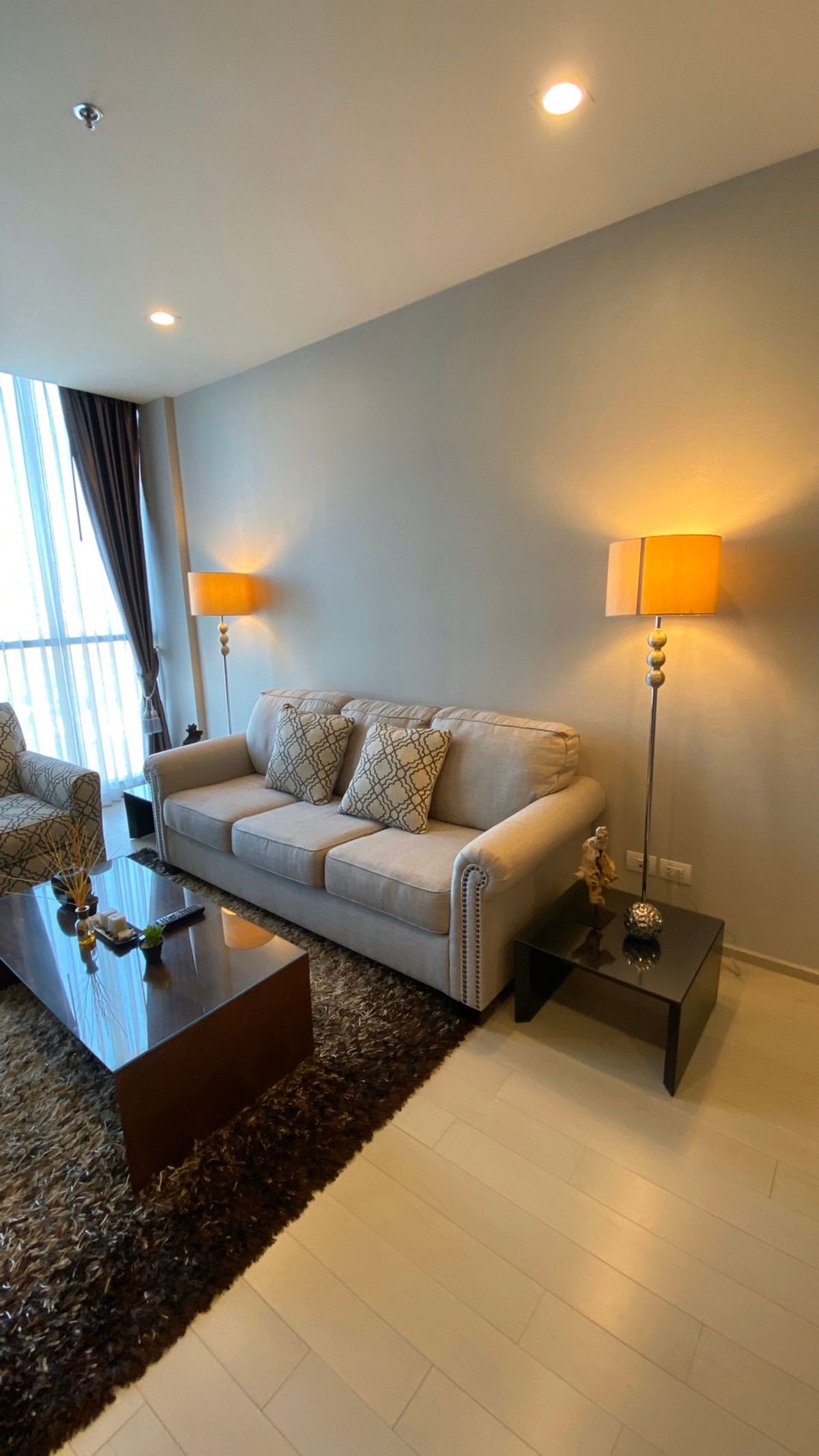 For RentCondoWitthayu, Chidlom, Langsuan, Ploenchit : 75K🔥 Luxury condo with Skywalk connected to BTS Ploenchit, 2 bedrooms, 2 bathrooms, 30++ floor, beautiful room, has a private elevator to the room.