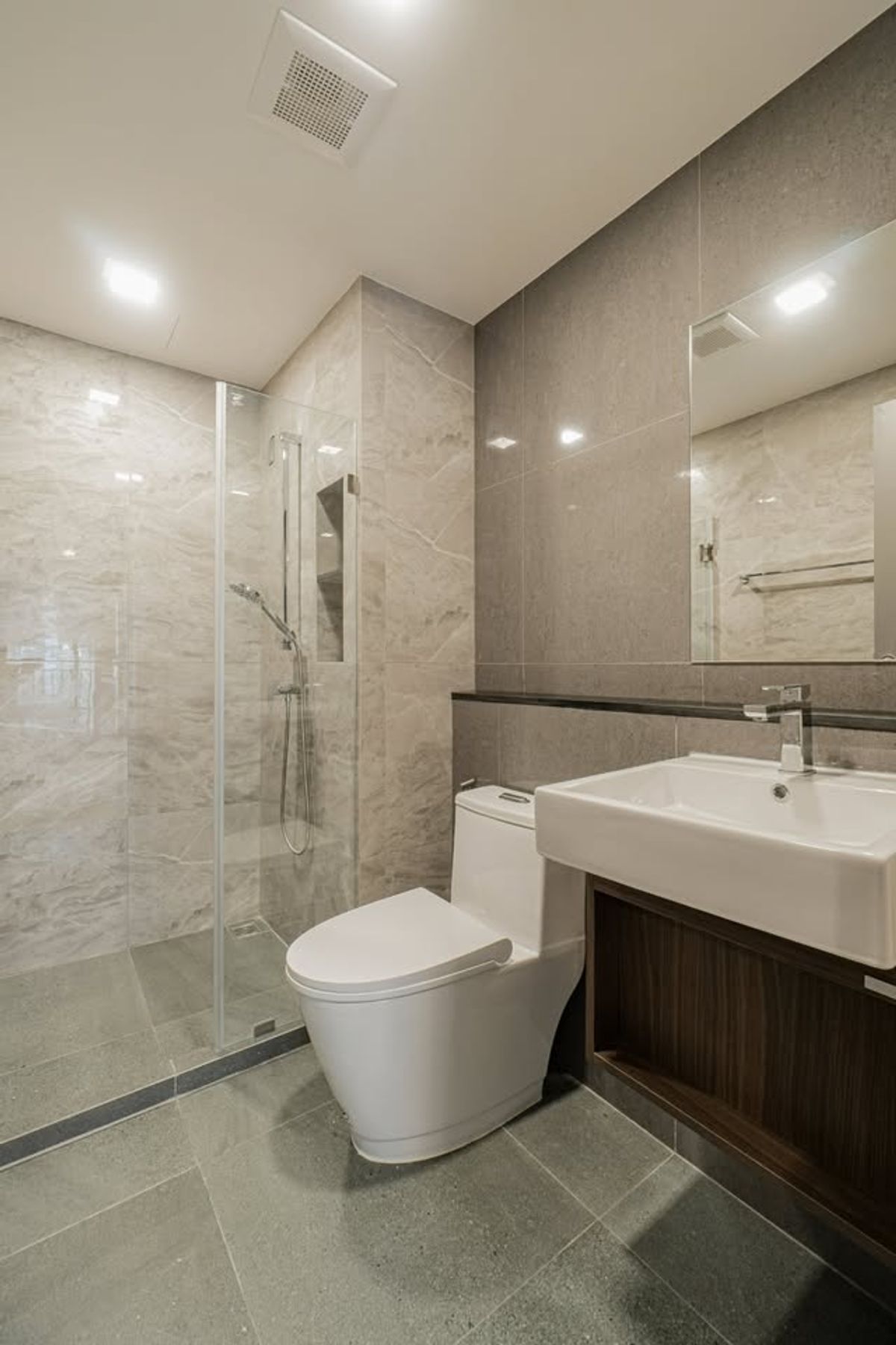 ให้เช่าคอนโดสุขุมวิท อโศก ทองหล่อ : คอนโด Quintara Phum Sukhumvit 39 เดินทางสะดวก ใกล้รถไฟฟ้าบีทีเอส มีรถรับส่ง ห้องสวย เฟอร์นิเจอร์ครบ พร้อมอยู่!!