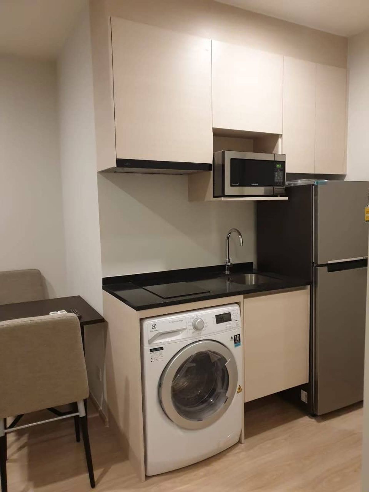 ให้เช่าคอนโดรัชดา ห้วยขวาง : ให้เช่า 🔥 Noble Revolve Ratchada 2 🔥เฟอร์นิเจอร์ และ เครื่องใช้ไฟฟ้าครบ ใกล้ MRT 