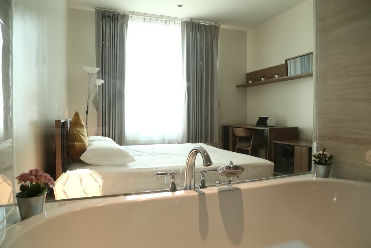 For SaleCondoSathorn, Narathiwat : Condo for sale, The Empire Place, 1 bedroom, 65.25 sq m, beautiful room, south side, BTS Chong Nonsi.