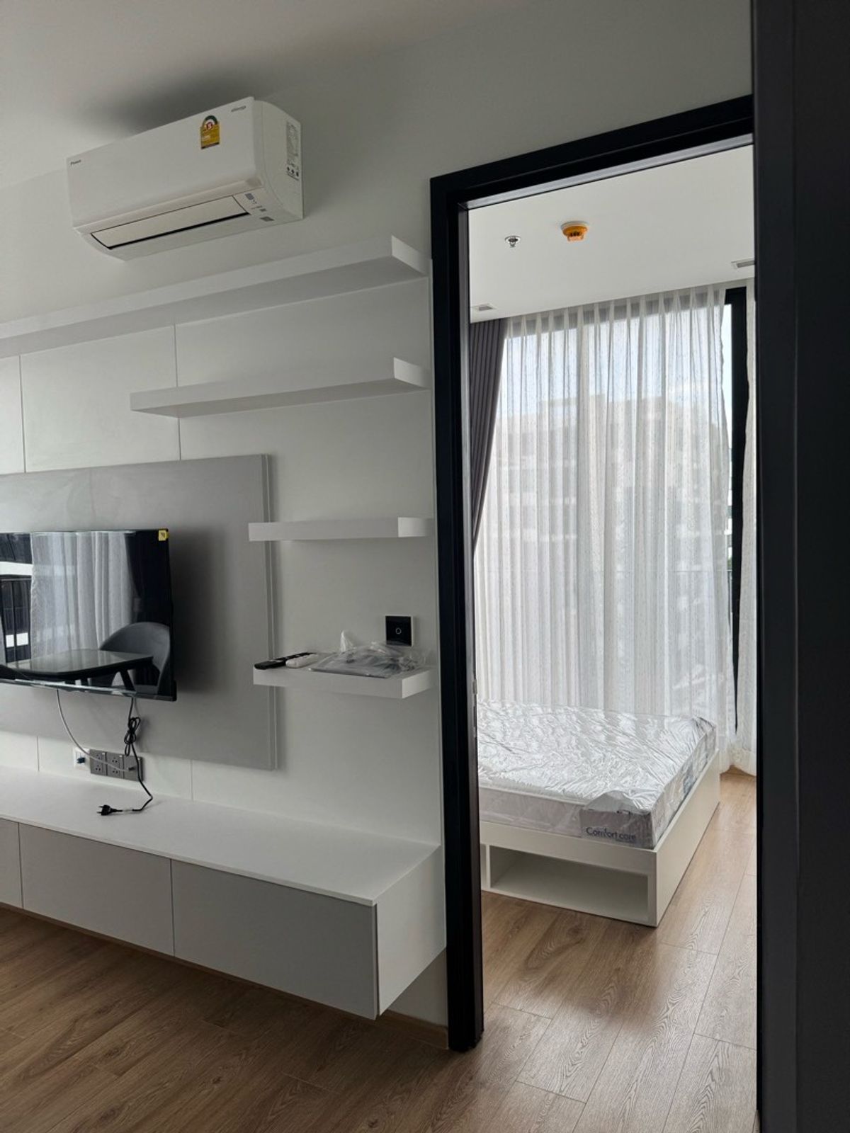 ให้เช่าคอนโดอารีย์ อนุสาวรีย์ : 📍Noble Around Ari 📍
Never-Rented Corner Unit in Luxury Ari Condo
ติดต่อ คุณปันปัน 063-642-5995 