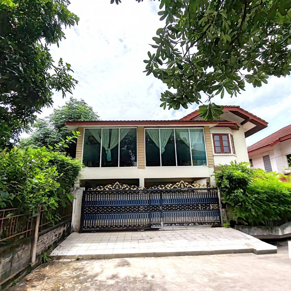 For SaleHouseMin Buri, Romklao : Beautiful house for sale **auspicious number**, corner house 67 sq m., Flora Ville Suwinthawong Village, complete functions.