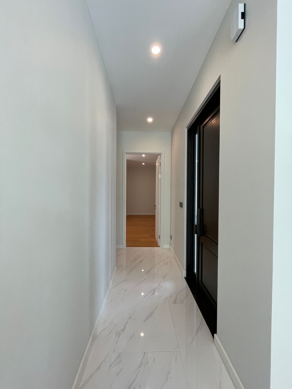 ขายบ้านบางนา แบริ่ง ลาซาล : ขายบ้านเดี่ยวหรู CINQ ROYAL The Eighteen Bangna KM.7  (แซงค์ รอยัล ดิ เอททีน บางนา กม.7) สุดยอดทำเลศักยภาพ ใกล้เมกาบางนา & โรงเรียนนานาชาติ Concordian เพียง 1–2 กม. บ้านใหญ่ 3 ชั้น พร้อมลิฟต์ส่วนตัว วิวสนามกอล์ฟเมืองแก้ว