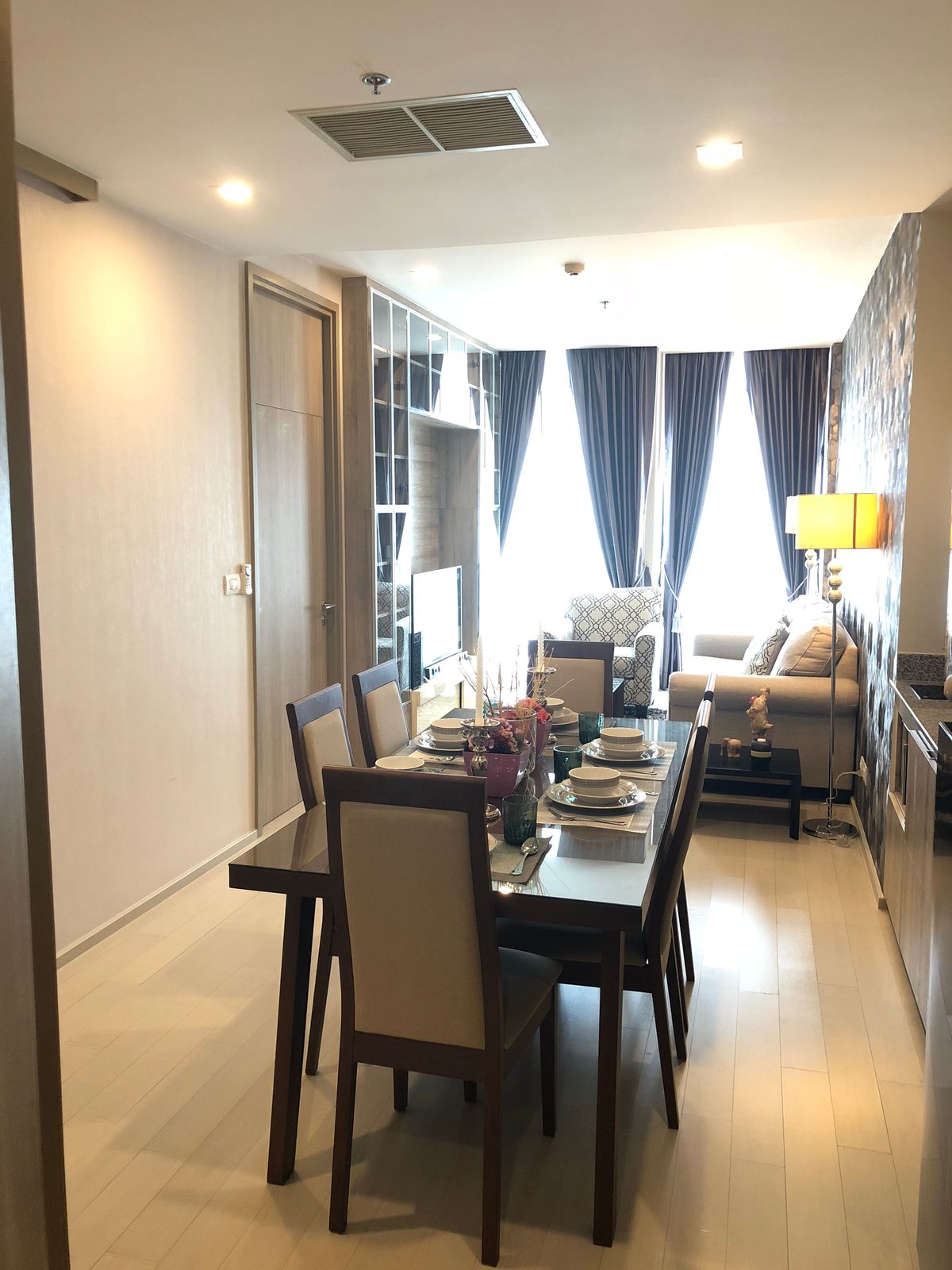 For RentCondoWitthayu, Chidlom, Langsuan, Ploenchit : 75K🔥 Luxury condo with Skywalk connected to BTS Ploenchit, 2 bedrooms, 2 bathrooms, 30++ floor, beautiful room, has a private elevator to the room.